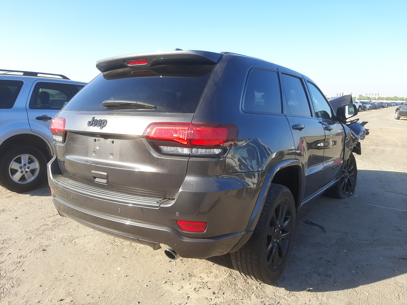Photo 4 from auction – 2019 JEEP GRAND CHER with VIN 1C4RJFAG1KC694878