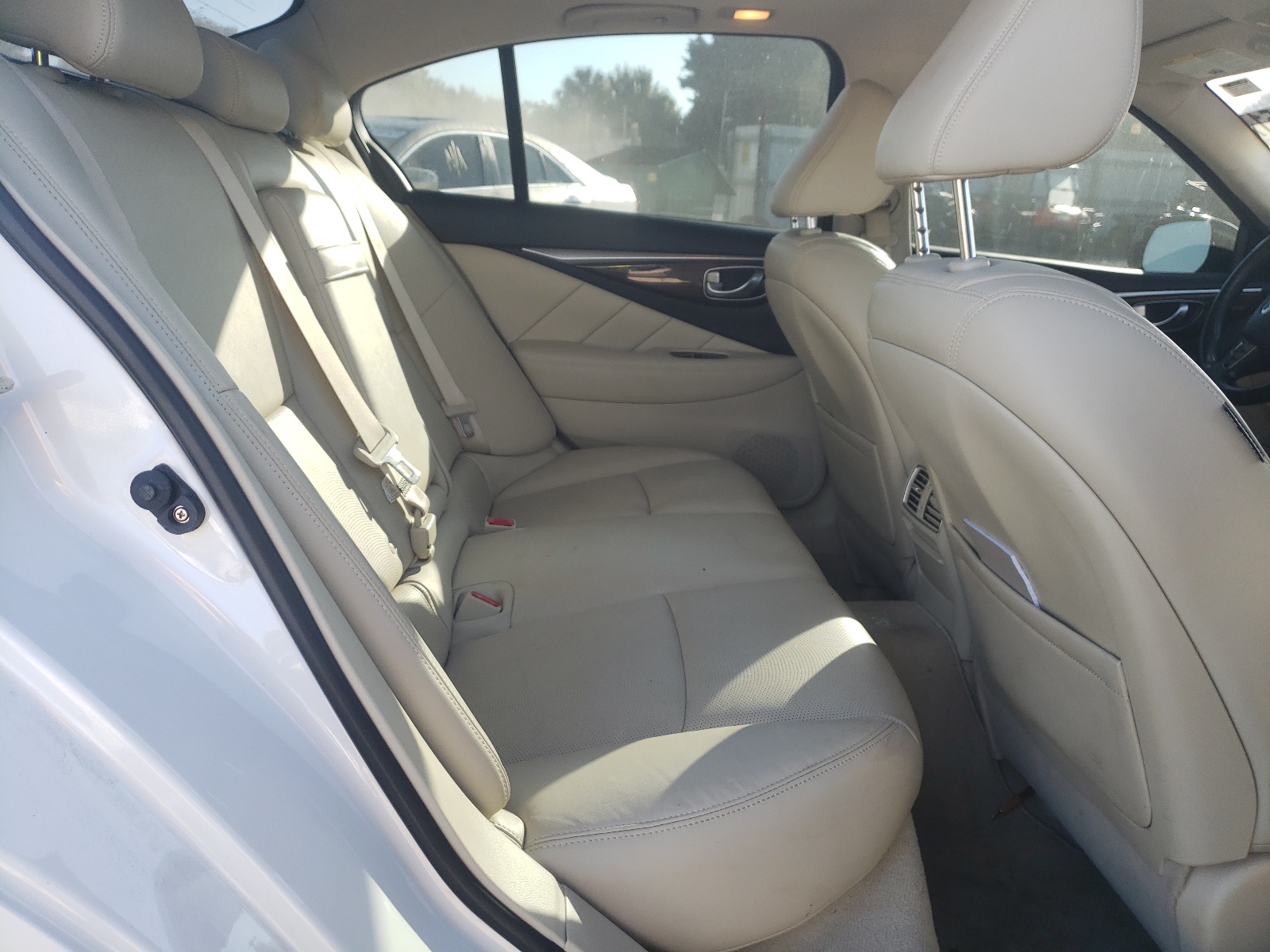 Photo 6 from auction – 2014 INFINITI Q50 BASE with VIN JN1BV7AR2EM696220