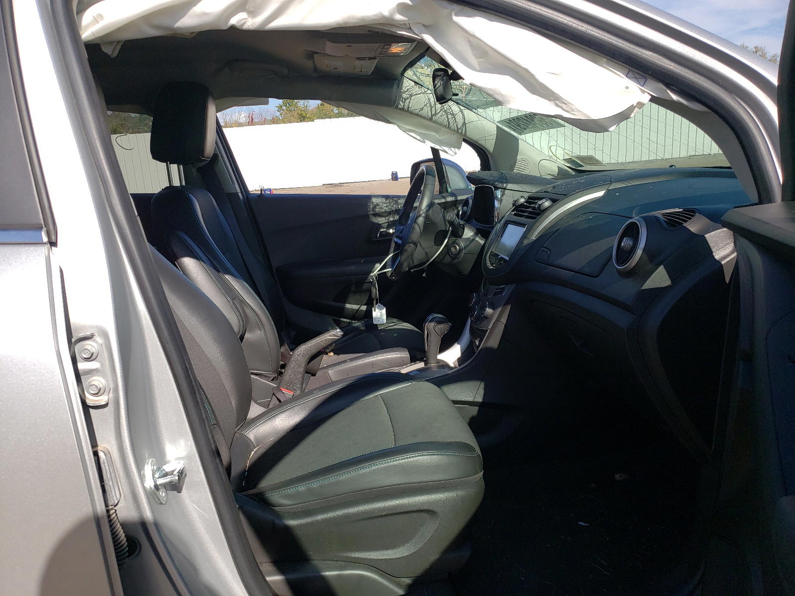 Photo 5 from auction – 2016 CHEVROLET TRAX 1LT with VIN KL7CJPSB2GB584723