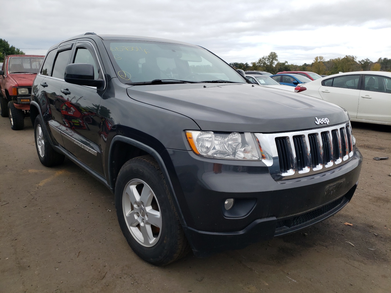 JEEP GRAND CHER 2011 with VIN 1J4RR4GG3BC529767 - Photo from auction