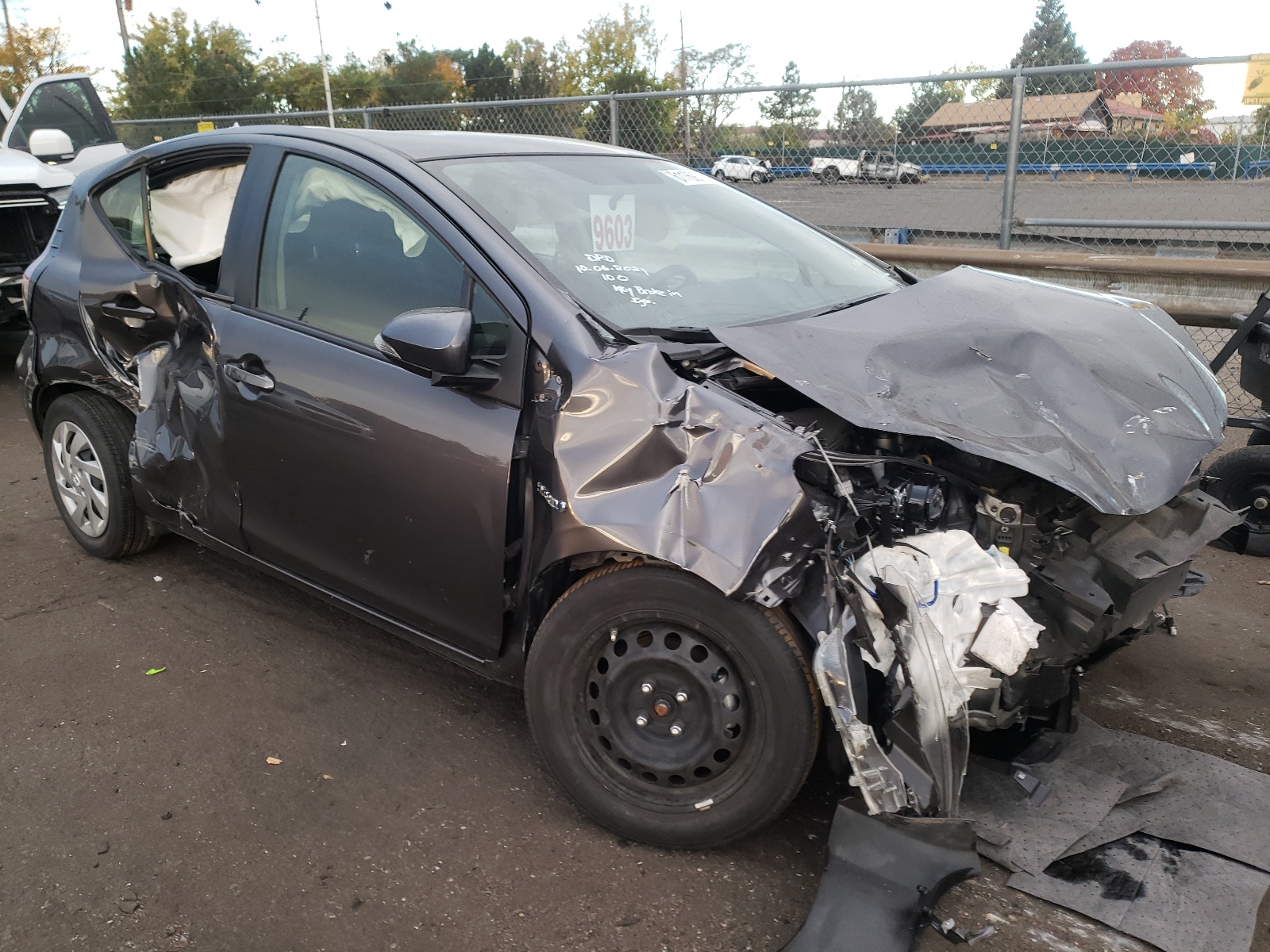 Photo 9 from auction – 2015 TOYOTA PRIUS C with VIN JTDKDTB37F1579660