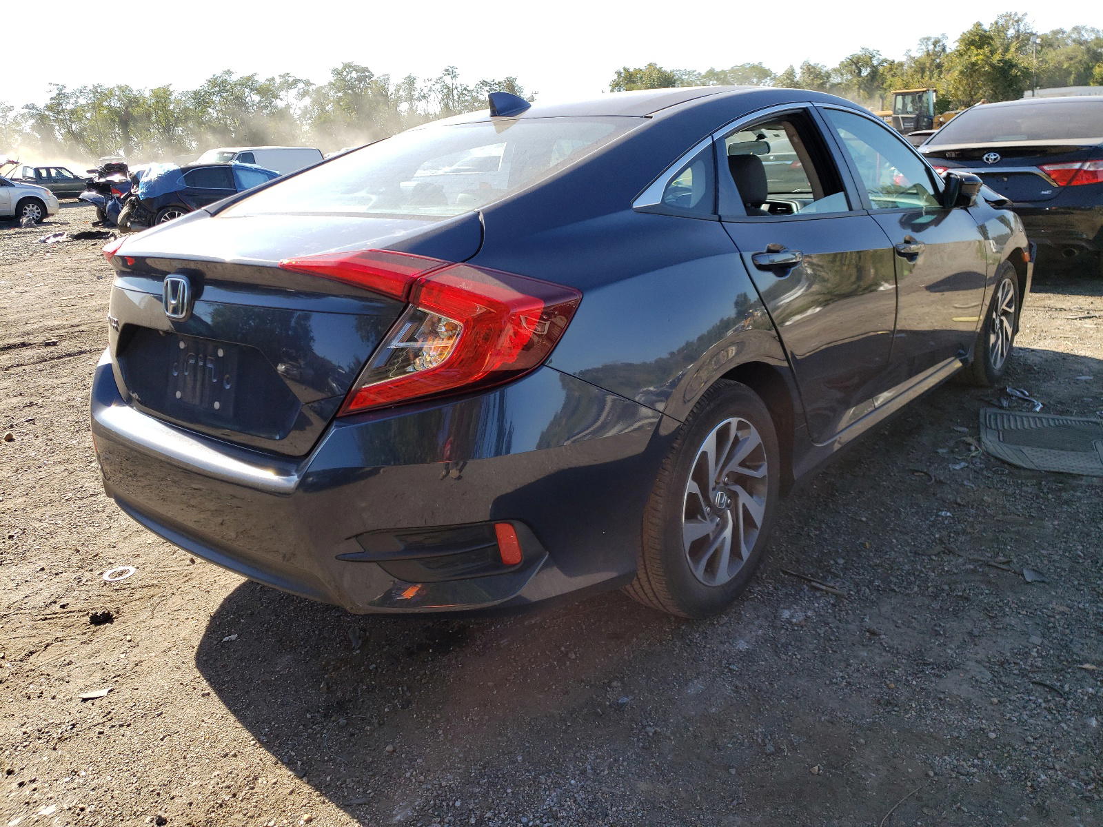Photo 4 from auction – 2017 HONDA CIVIC EX with VIN 2HGFC2F70HH556898