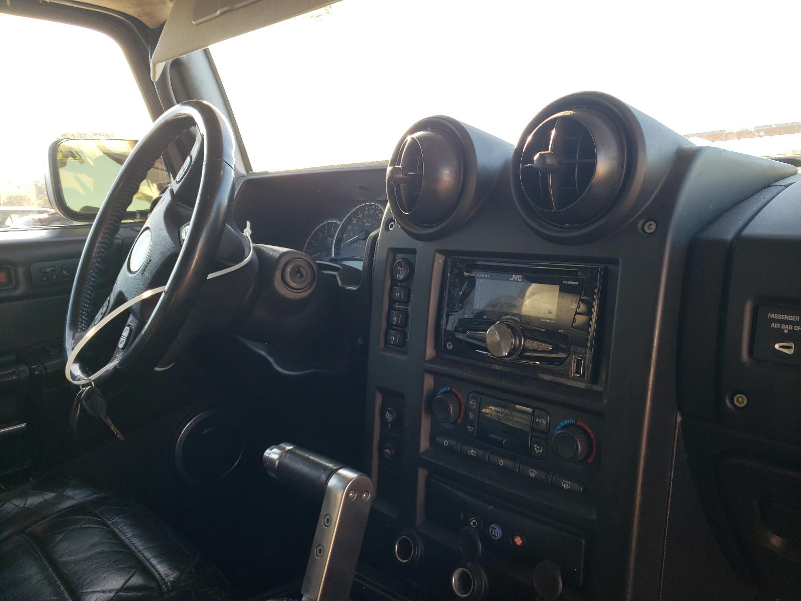 Photo 9 from auction – 2006 HUMMER H2 with VIN 5GRGN23U06H119007