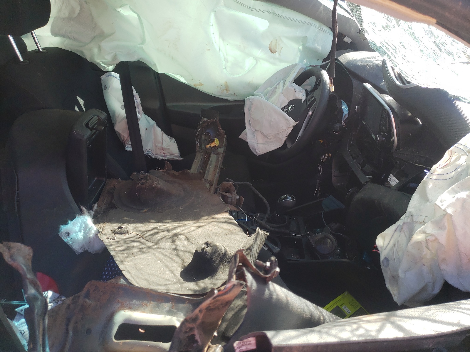 Photo 5 from auction – 2019 HYUNDAI TUCSON SE with VIN KM8J2CA47KU047468