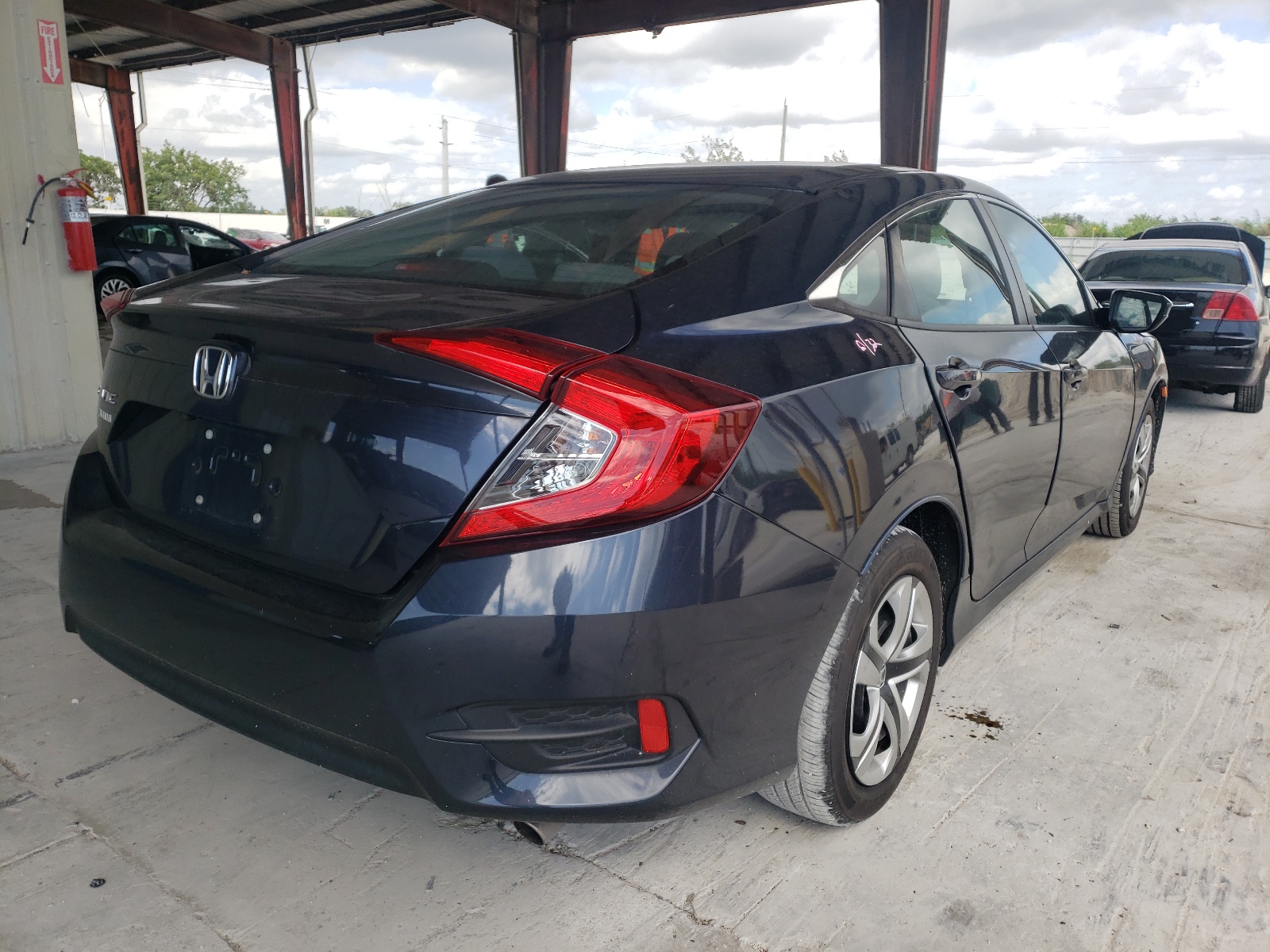 Photo 4 from auction – 2018 HONDA CIVIC LX with VIN 2HGFC2F50JH578923