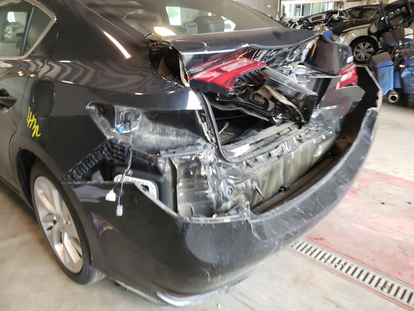 Photo 9 from auction – 2018 ACURA ILX BASE W with VIN 19UDE2F37JA003037