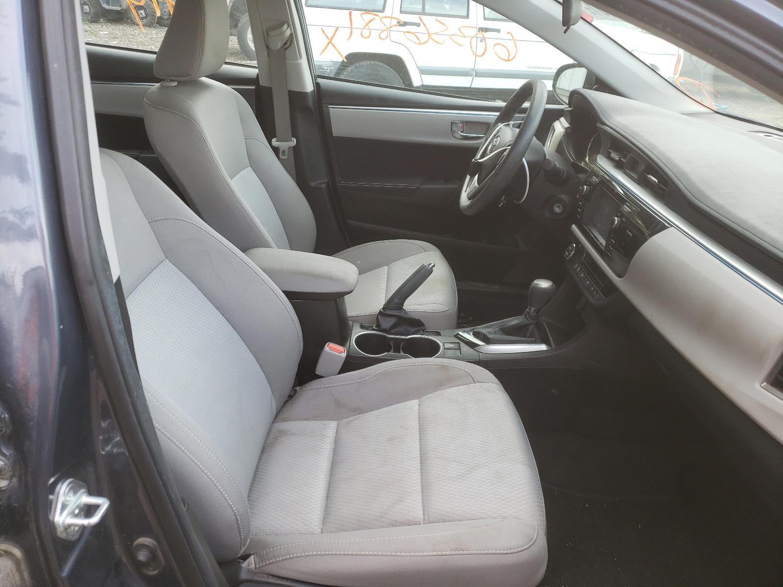 Photo 5 from auction – 2016 TOYOTA COROLLA with VIN 5YFBURHE5GP465391