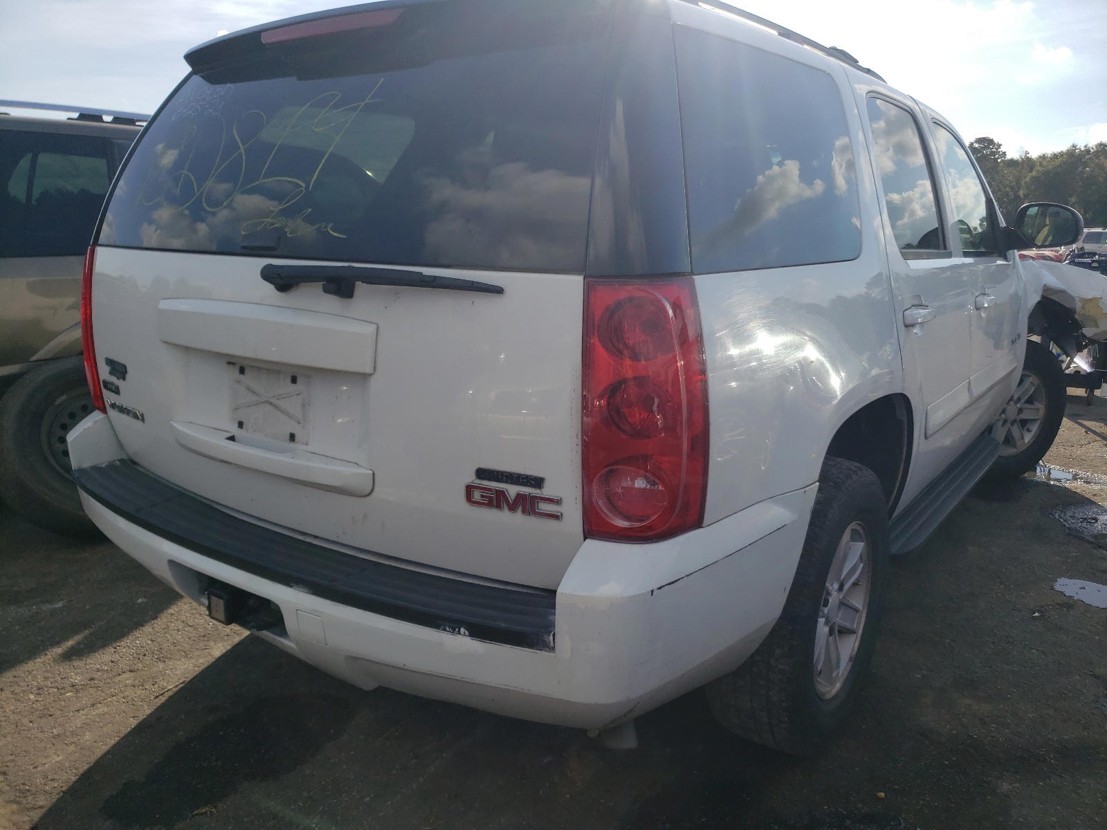 Photo 4 from auction – 2007 GMC YUKON with VIN 1GKFC13037R417755