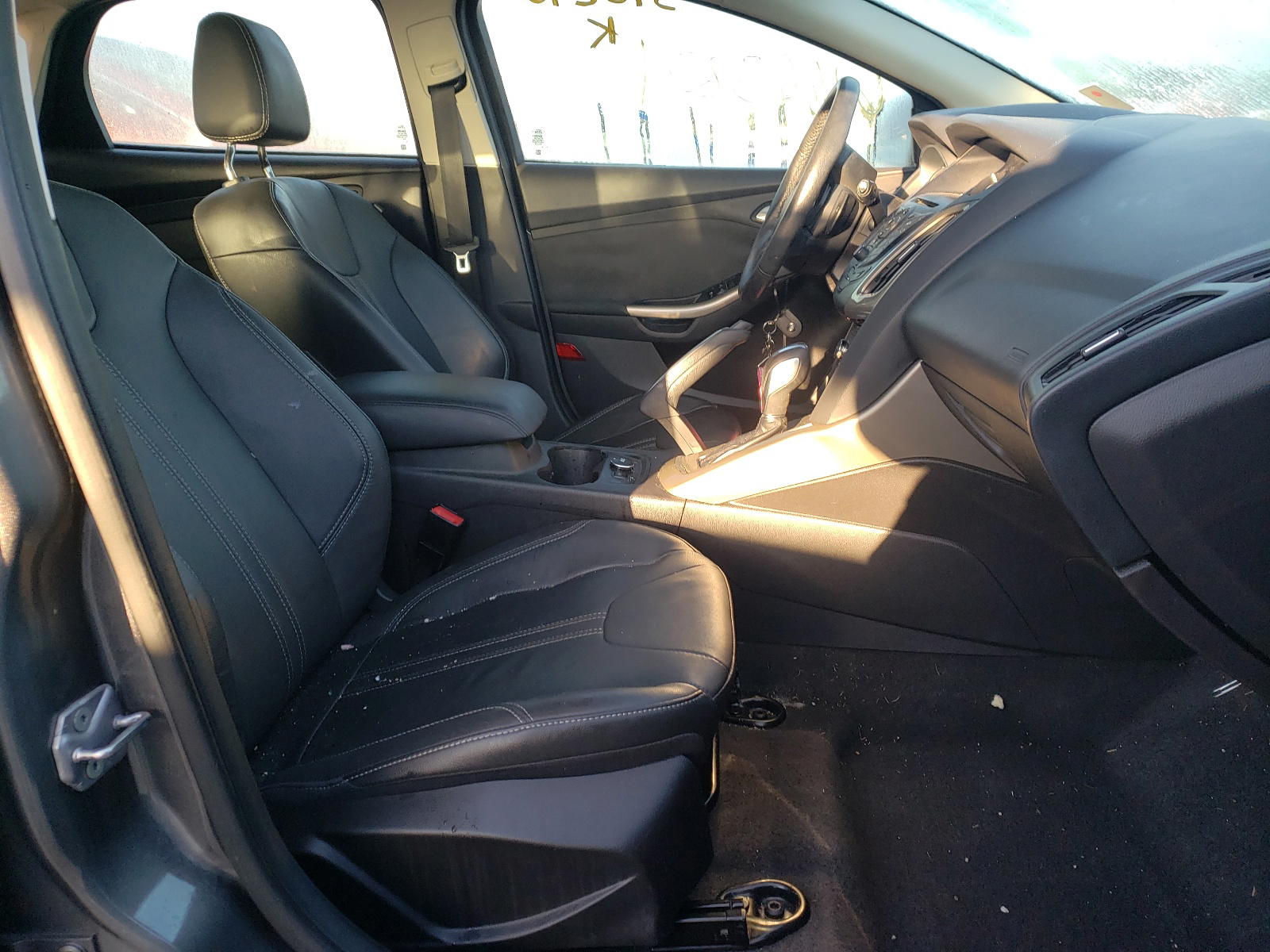 Photo 5 from auction – 2012 FORD FOCUS SEL with VIN 1FAHP3M29CL370240