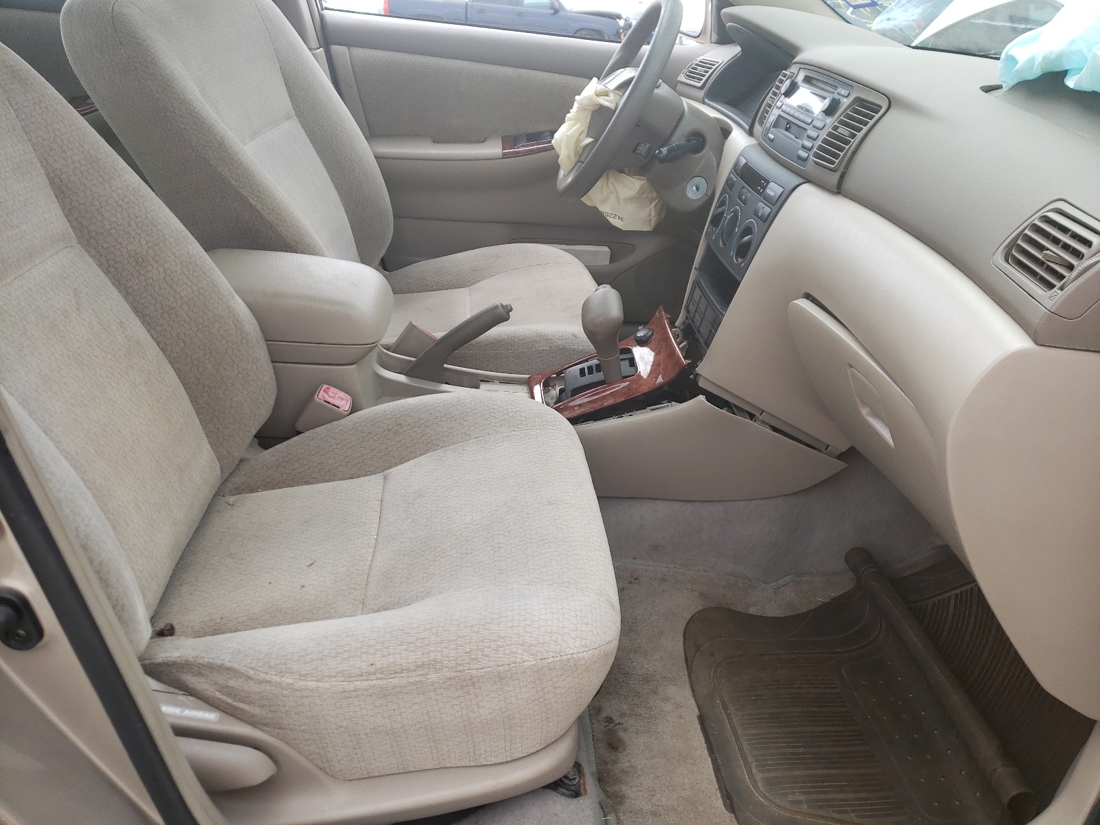 Photo 5 from auction – 2004 TOYOTA COROLLA CE with VIN 1NXBR38EX4Z217758