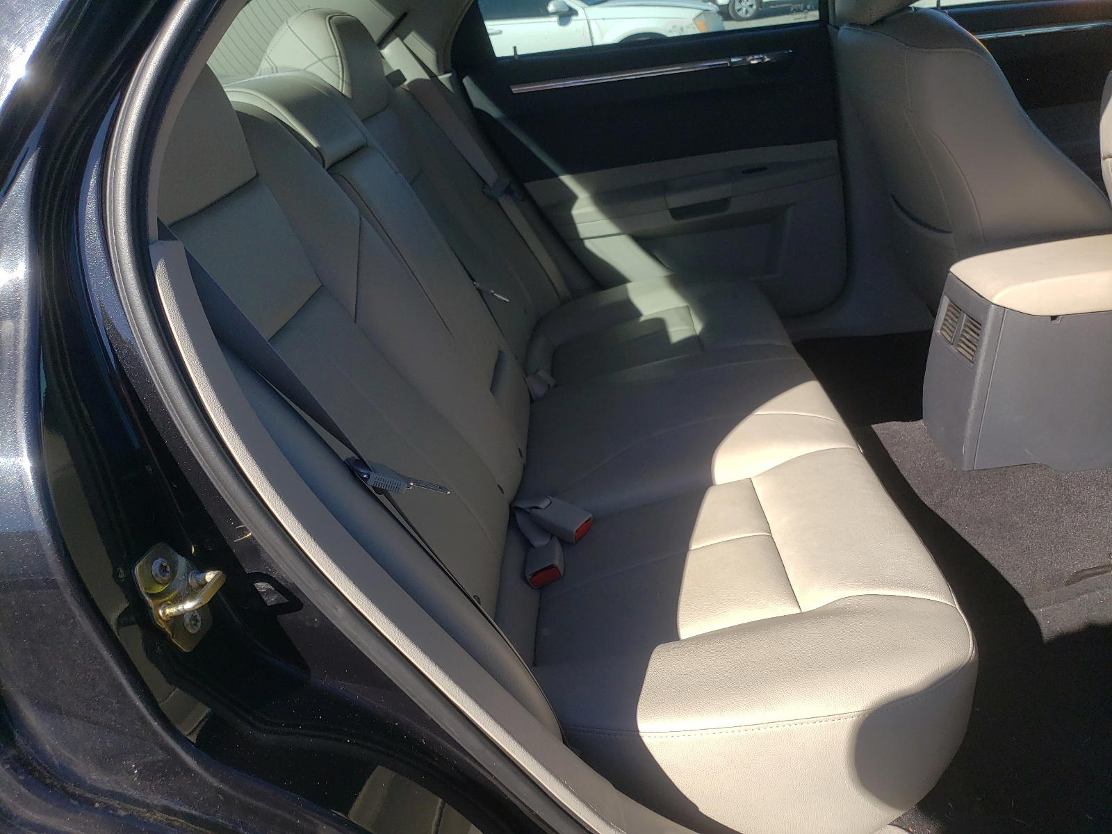 Photo 6 from auction – 2007 CHRYSLER 300 with VIN 2C3KA53G27H659283