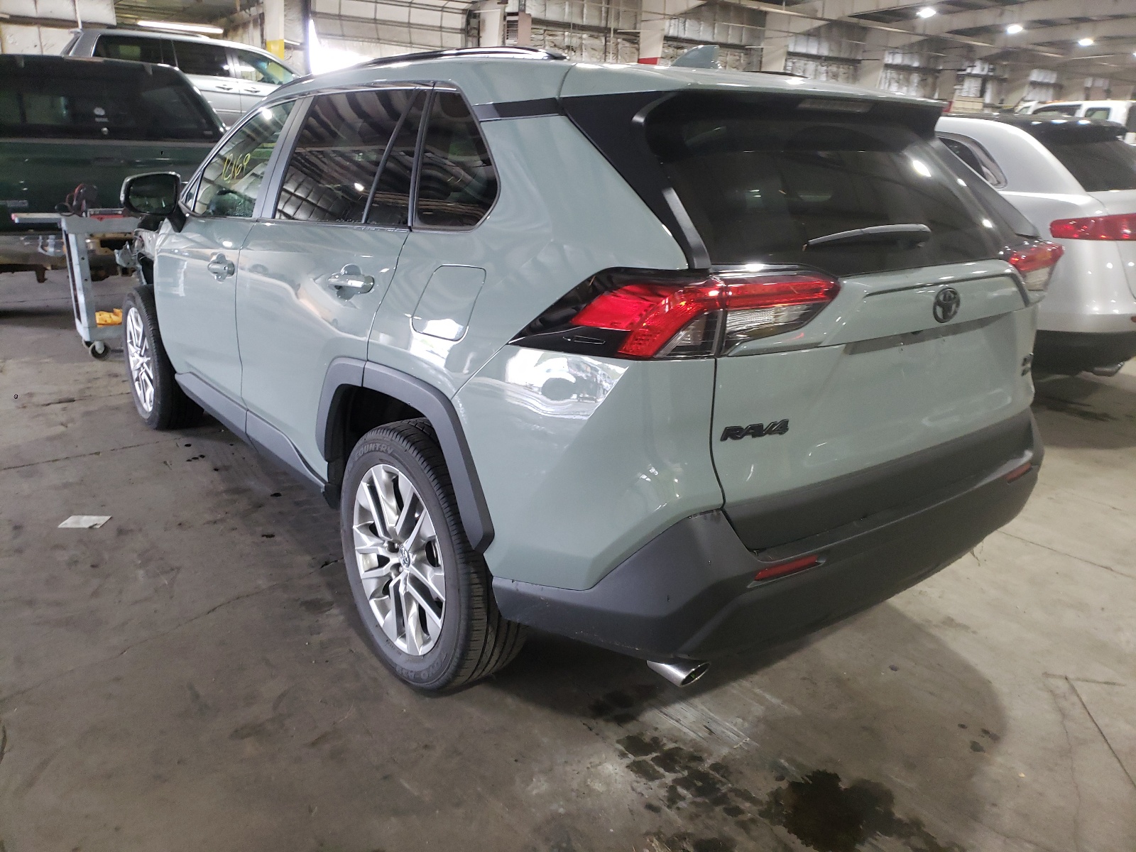 Photo 3 from auction – 2021 TOYOTA RAV4 XLE P with VIN 2T3A1RFV5MC147359