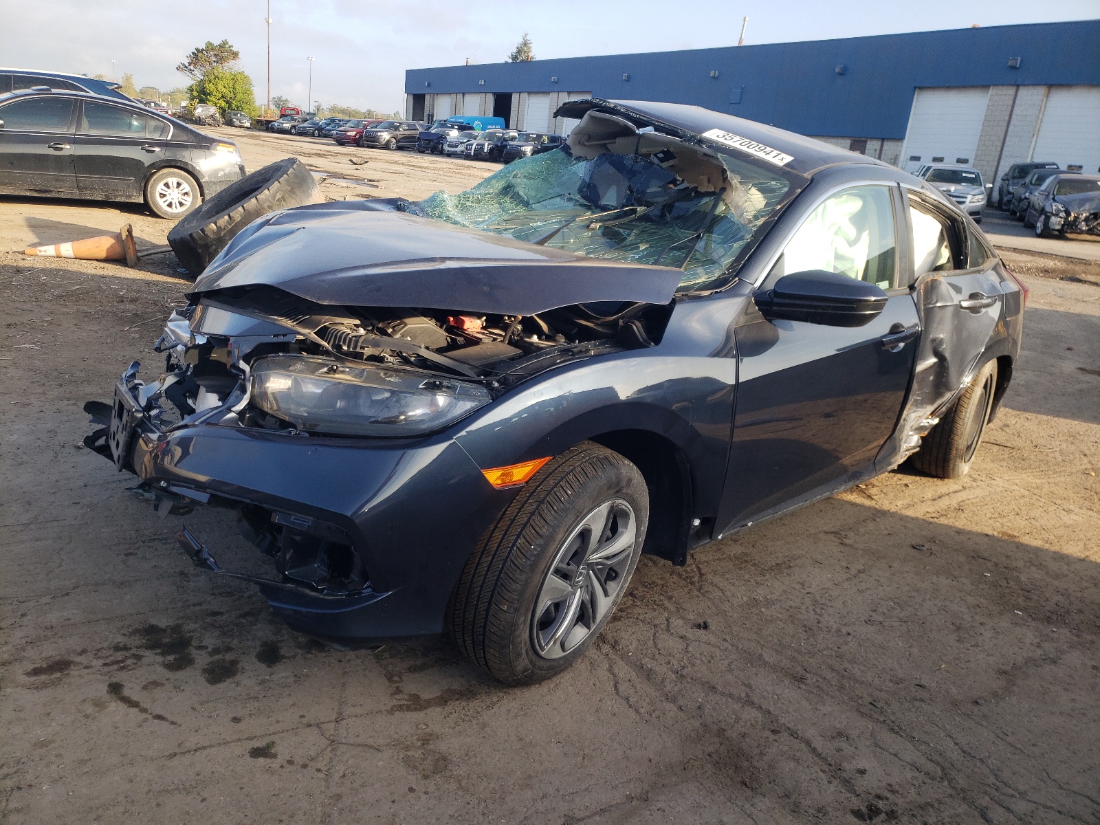 Photo 2 from auction – 2019 HONDA CIVIC LX with VIN 2HGFC2F6XKH553635