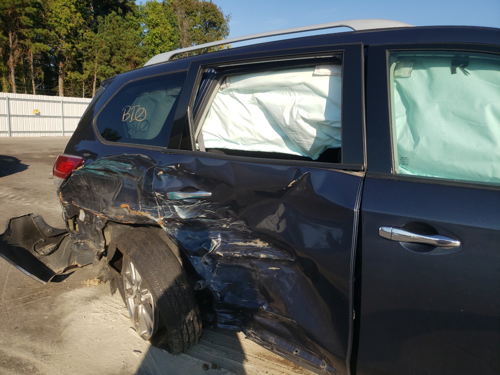 Photo 9 from auction – 2016 NISSAN PATHFINDER with VIN 5N1AR2MM2GC611056
