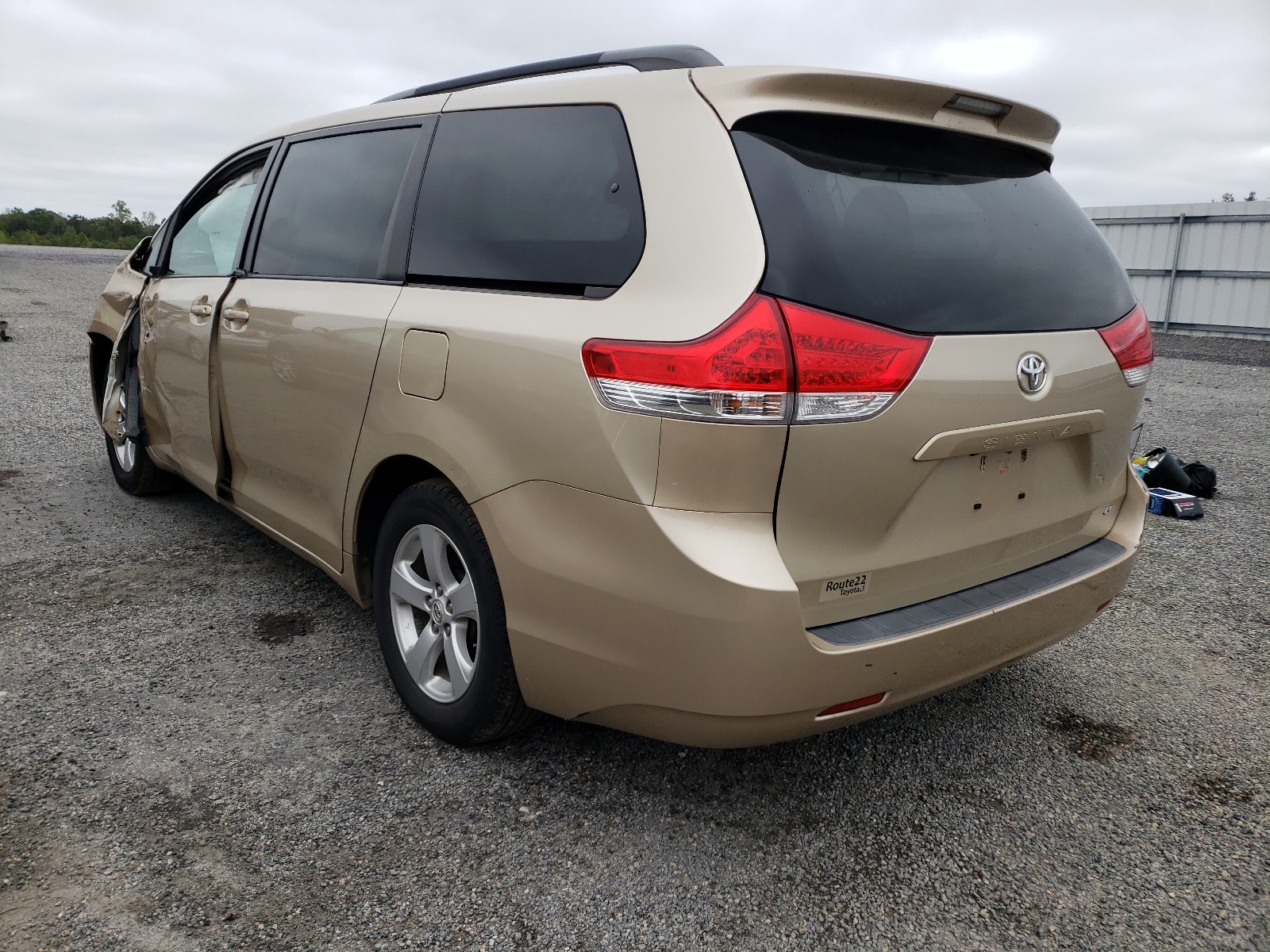 Photo 3 from auction – 2014 TOYOTA SIENNA LE with VIN 5TDKK3DC1ES475945