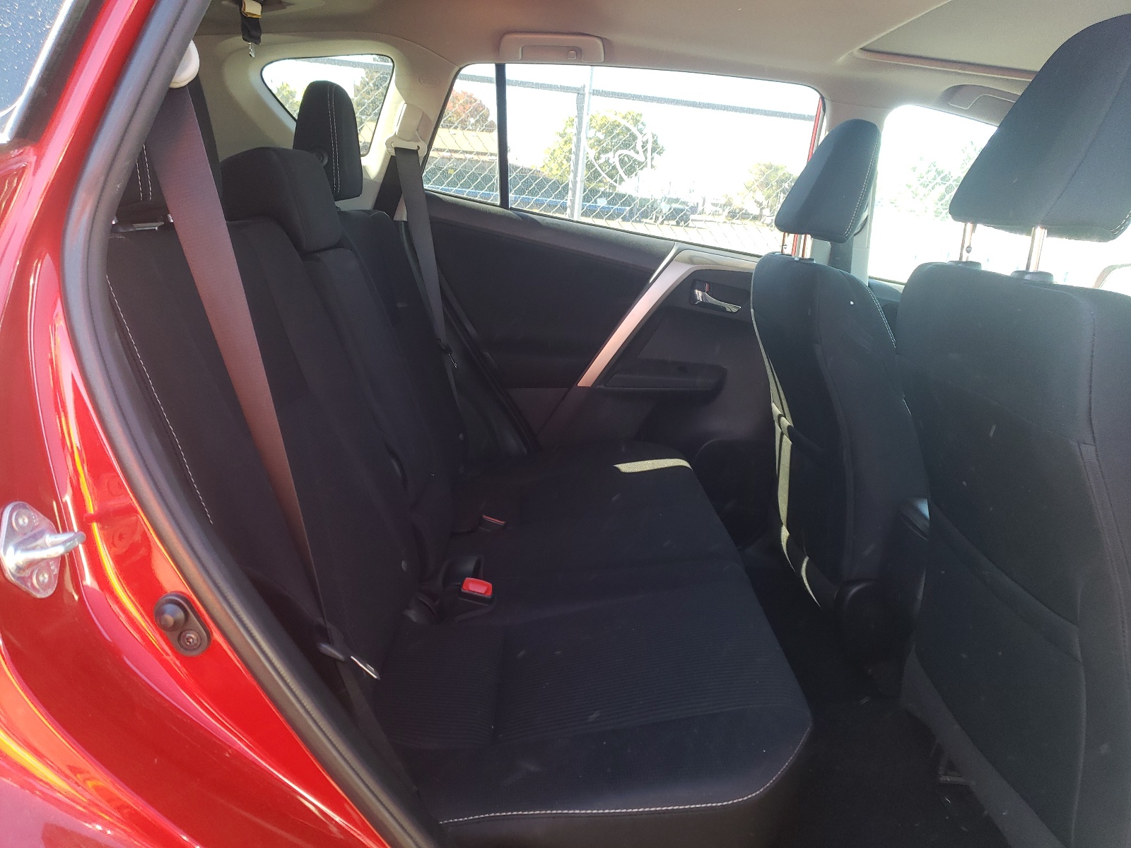 Photo 6 from auction – 2015 TOYOTA RAV4 XLE with VIN 2T3RFREV2FW325896