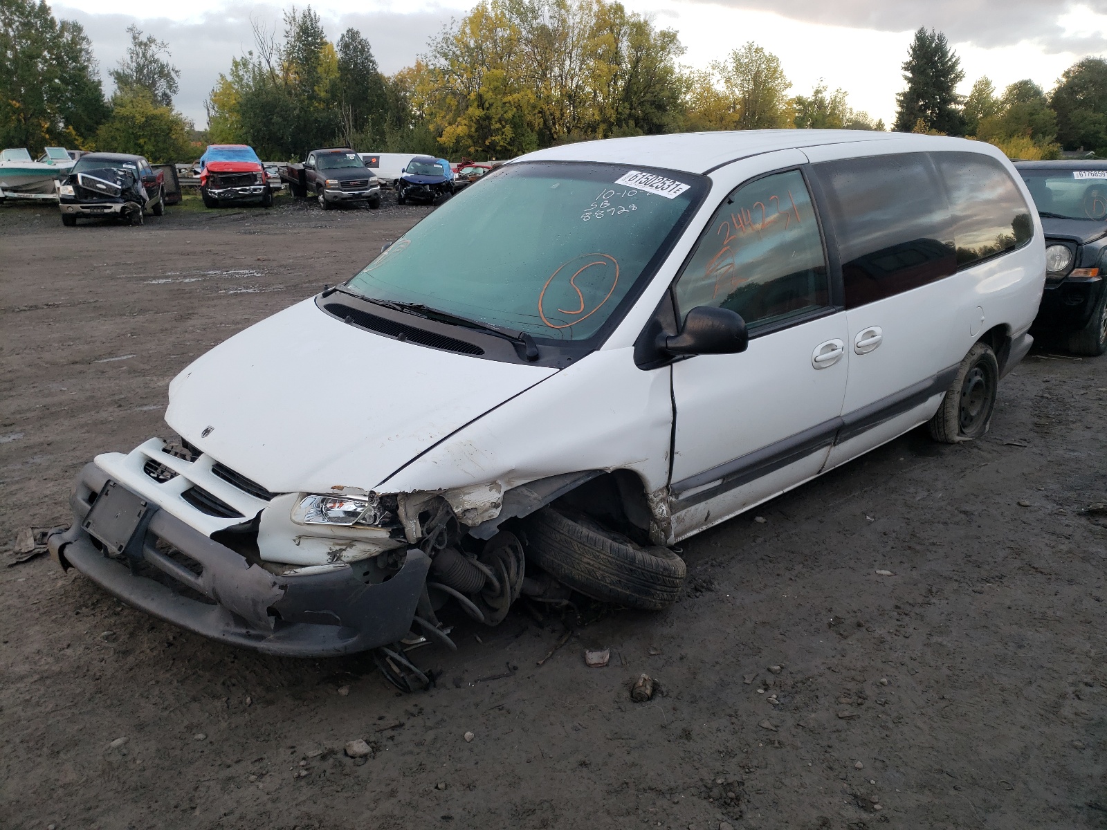 Photo 2 from auction – 1999 DODGE GRAND CARA with VIN 2B4GP44G2XR266058