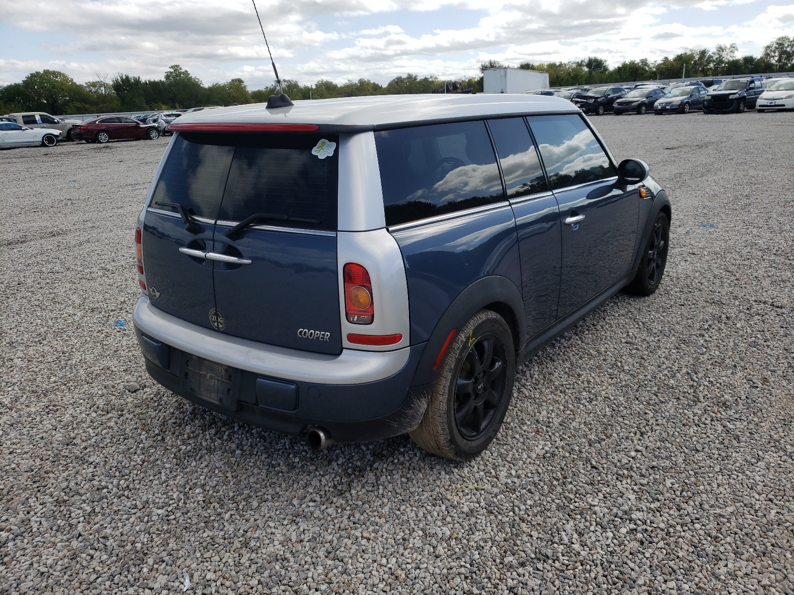 Foto 4 de la subasta – 2010 MINI COOPER CLU con VIN WMWML3C55ATX38276