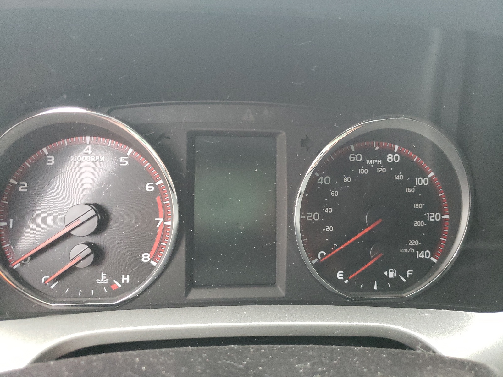 Photo 8 from auction – 2018 TOYOTA RAV4 SE with VIN 2T3NFREV8JW455088
