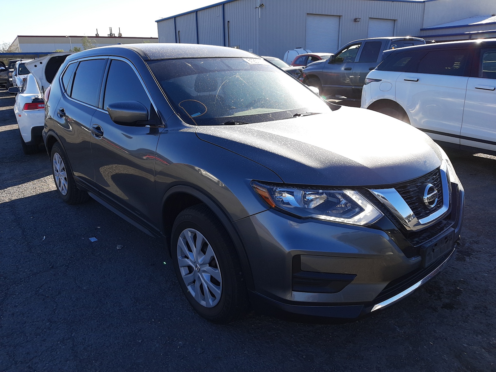 NISSAN ROGUE S 2017 with VIN JN8AT2MT8HW148695 - Photo from auction