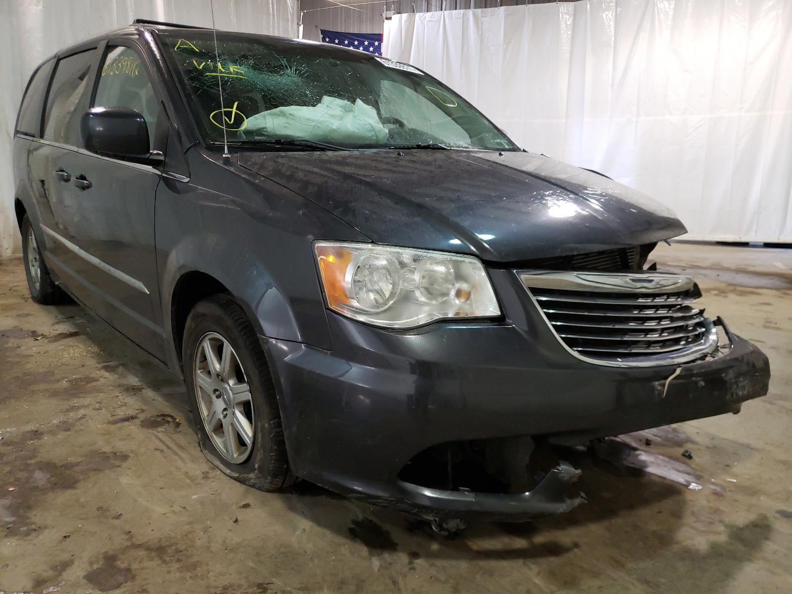 CHRYSLER TOWN & COU 2011 with VIN 2A4RR5DG6BR687537 - Photo from auction