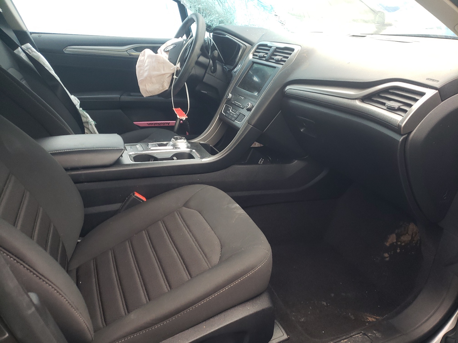 Photo 5 from auction – 2019 FORD FUSION SE with VIN 3FA6P0HD0KR277768