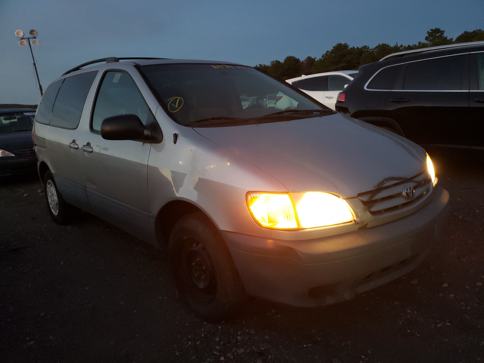Photo 1 from auction – 2002 TOYOTA SIENNA CE with VIN 4T3ZF19C72U436898