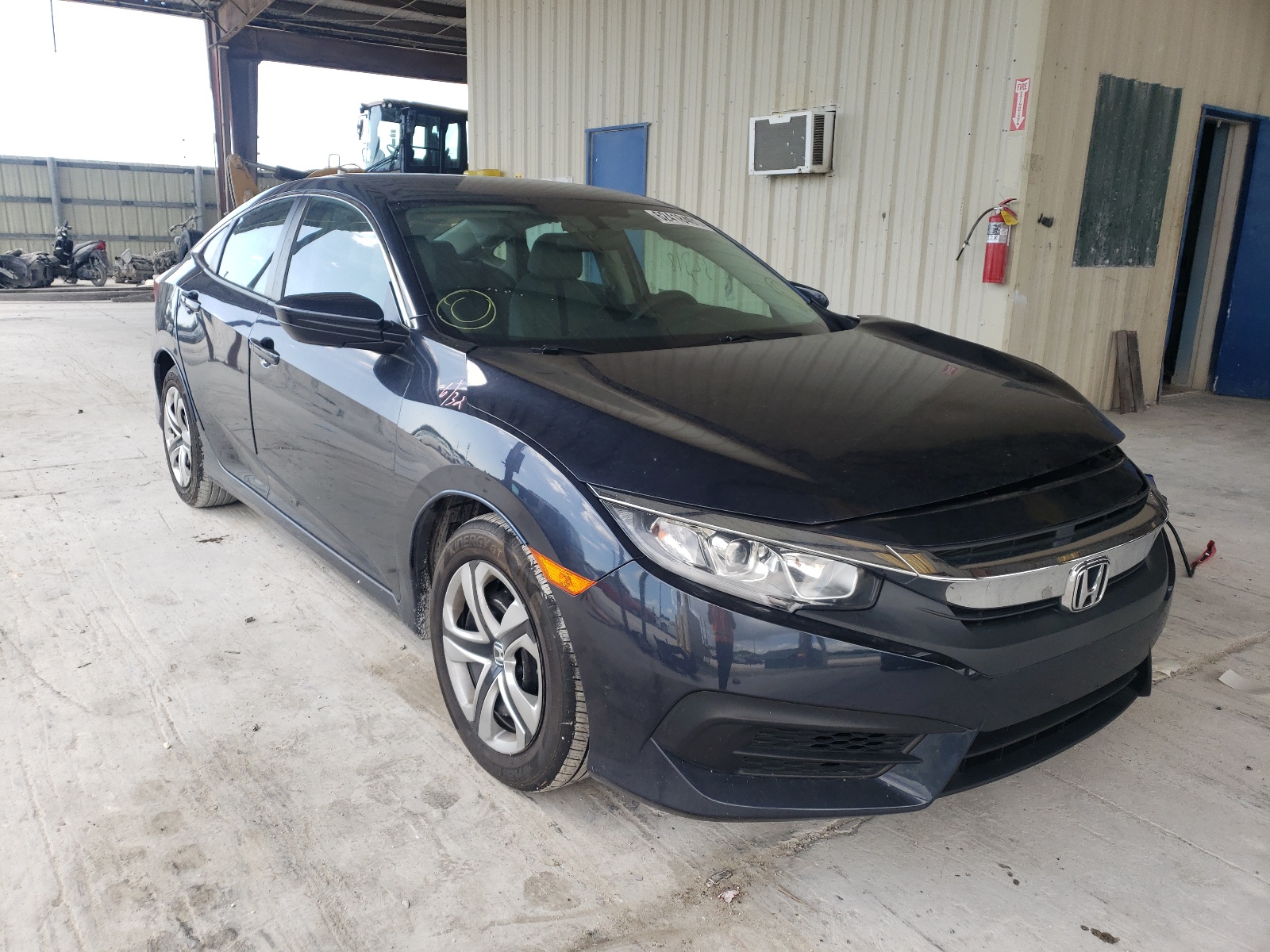 Photo 1 from auction – 2018 HONDA CIVIC LX with VIN 2HGFC2F50JH578923