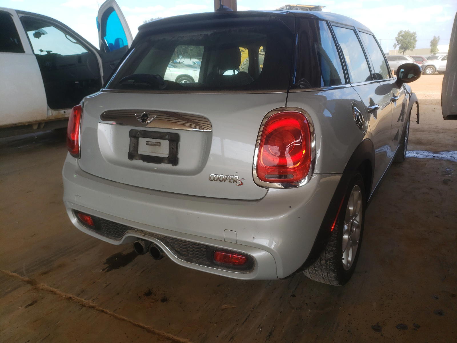 Photo 4 from auction – 2015 MINI COOPER S with VIN WMWXU3C58F2B65738