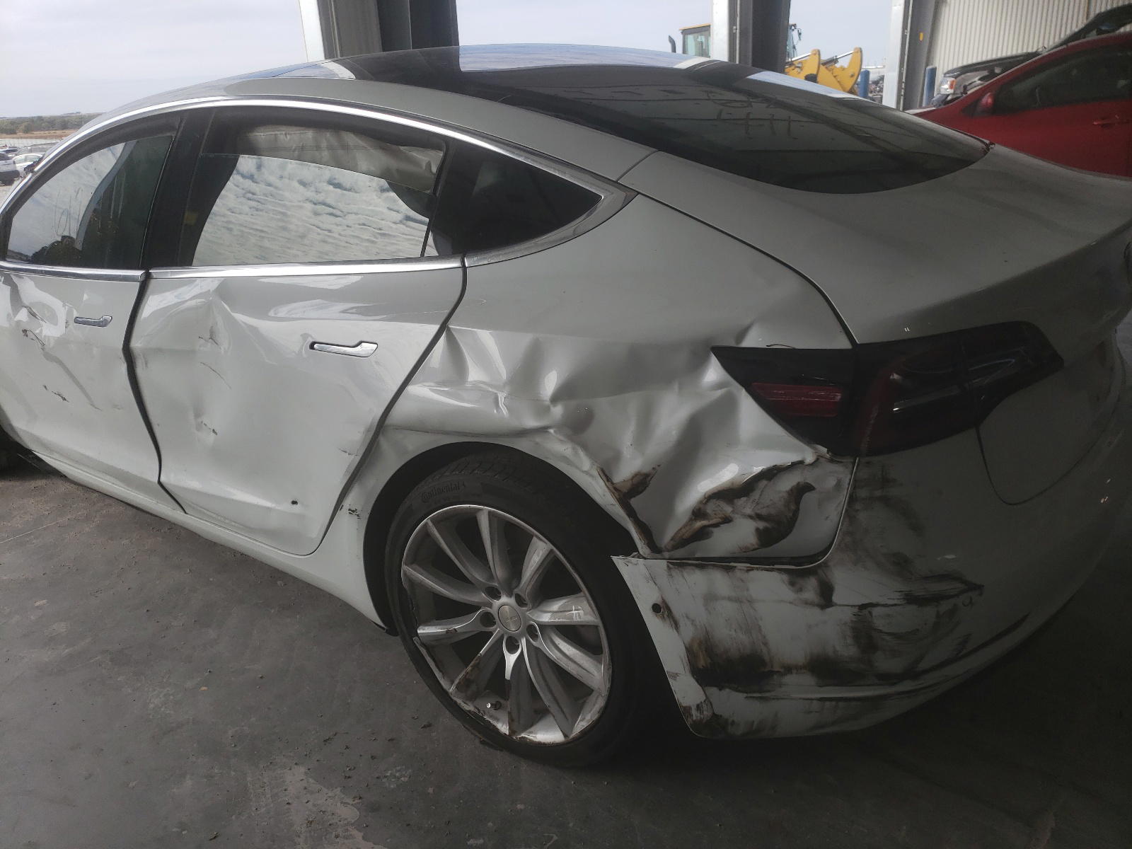 Photo 10 from auction – 2018 TESLA MODEL 3 with VIN 5YJ3E1EB0JF099968