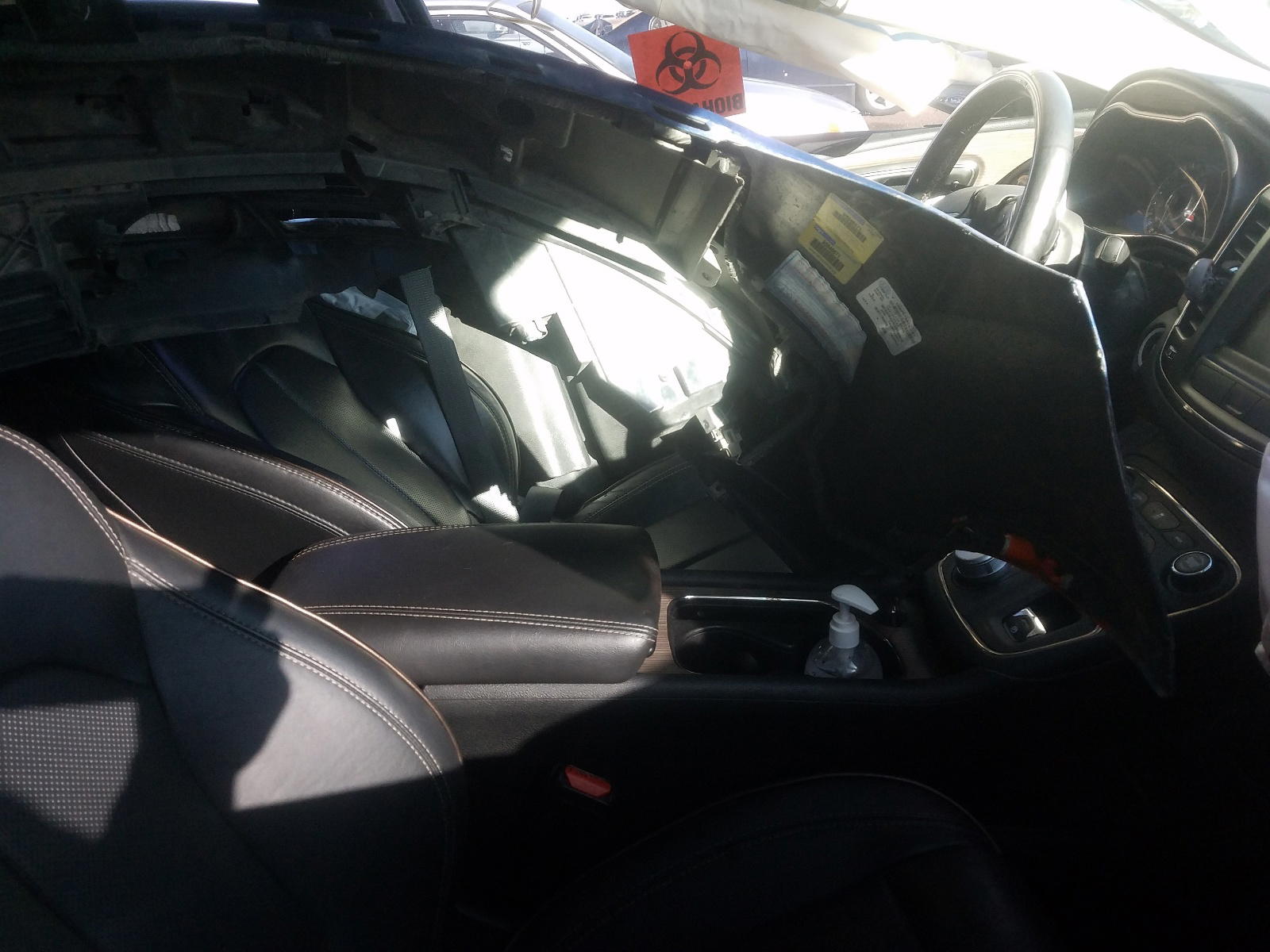 Photo 5 from auction – 2015 CHRYSLER 200 C with VIN 1C3CCCCG5FN740335