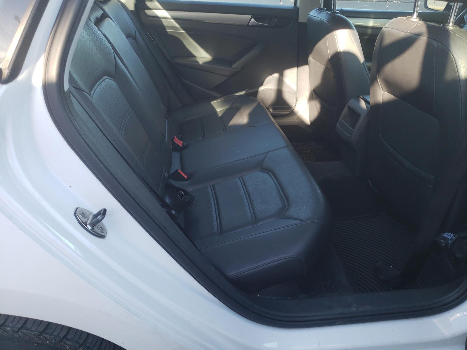 Photo 6 from auction – 2014 VOLKSWAGEN PASSAT S with VIN 1VWAP7A36EC021925