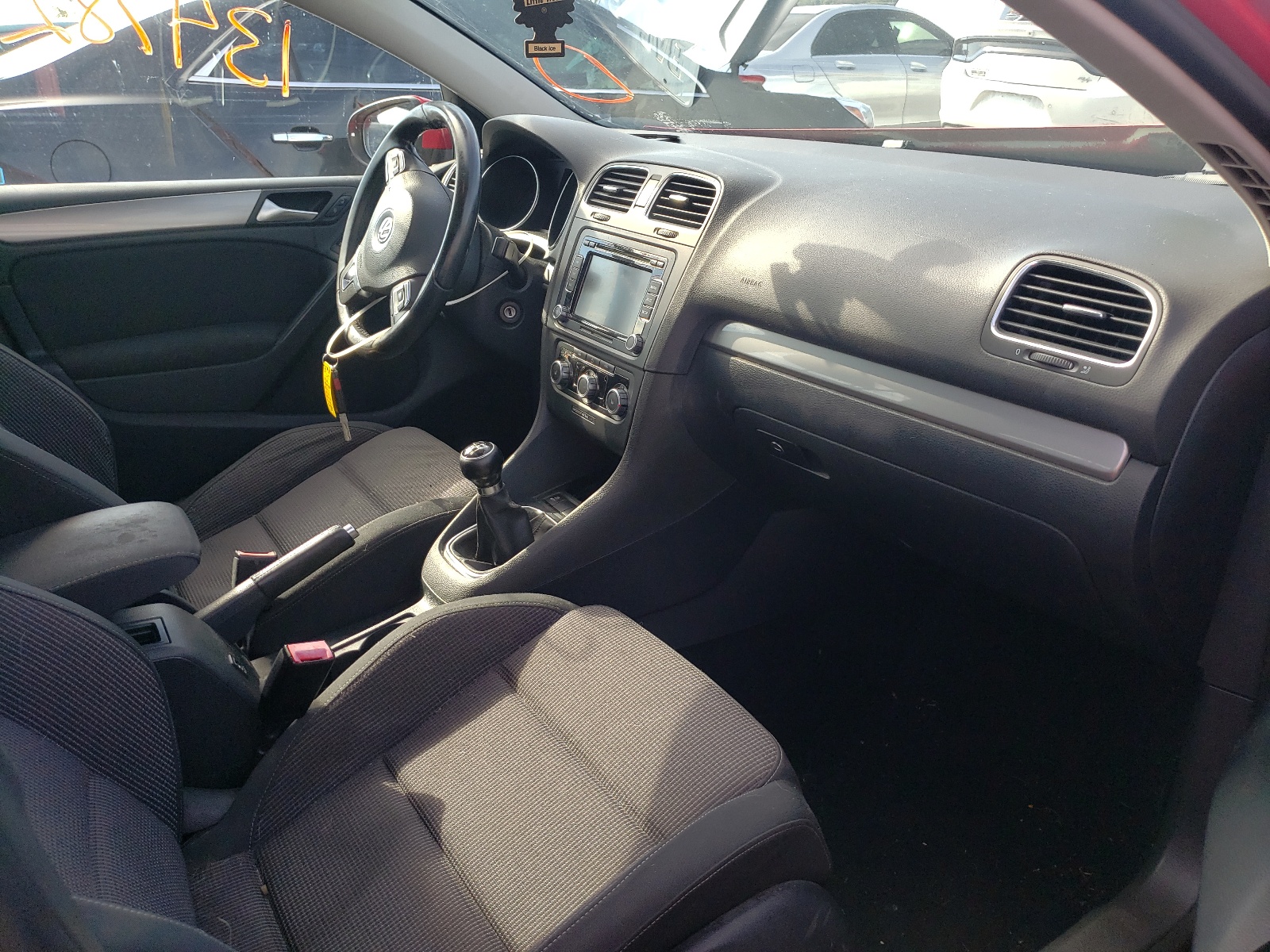 Photo 5 from auction – 2011 VOLKSWAGEN GOLF with VIN WVWNM7AJ7BW056978