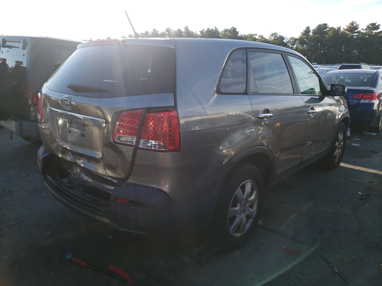 Photo 4 from auction – 2011 KIA SORENTO BA with VIN 5XYKTCA12BG018828