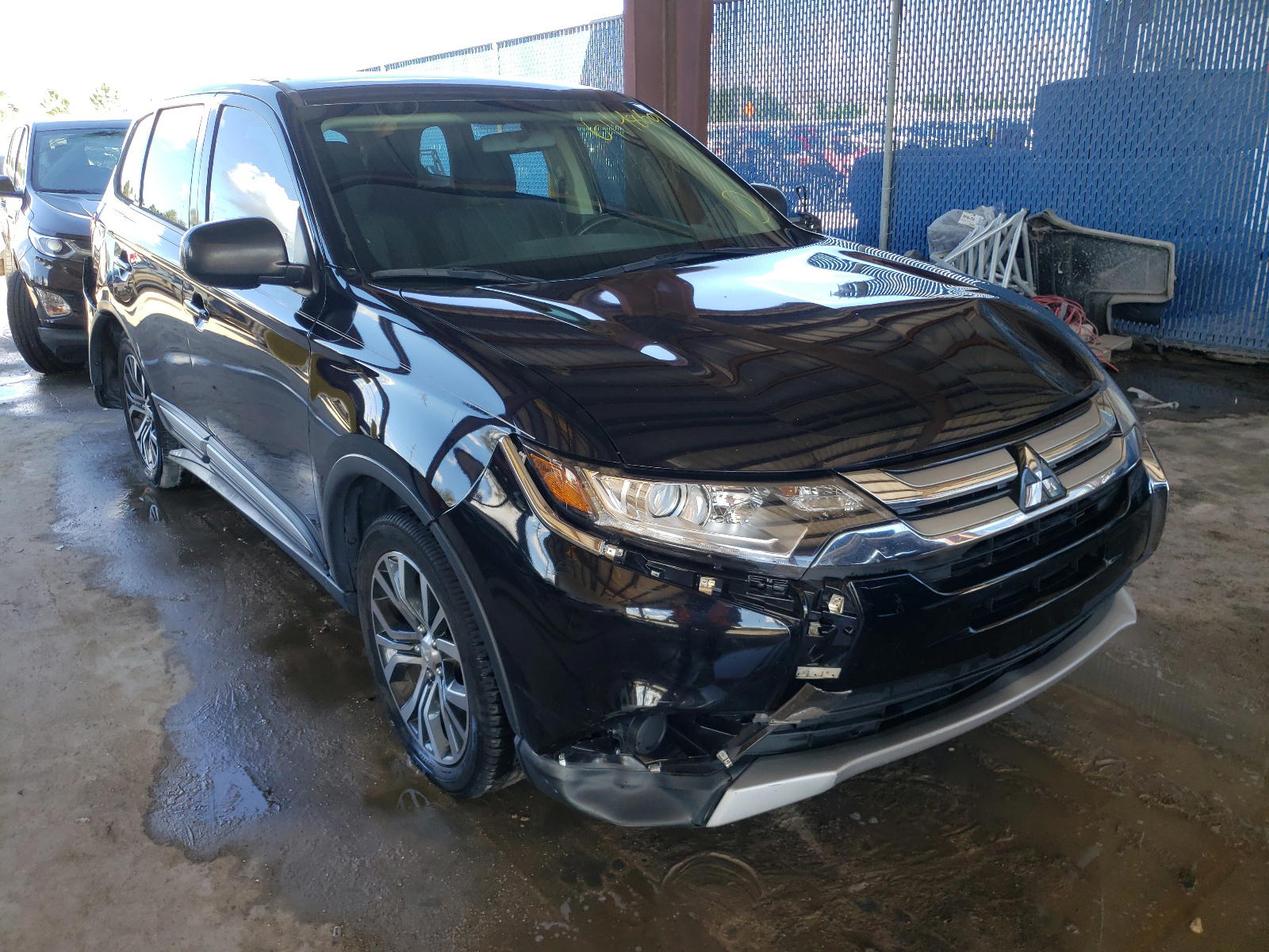MITSUBISHI OUTLANDER 2017 with VIN JA4AD2A32HZ063387 - Photo from auction