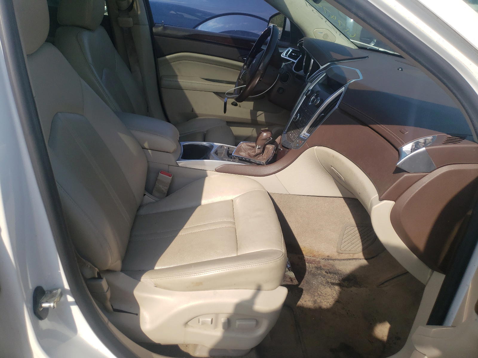 Photo 5 from auction – 2012 CADILLAC SRX LUXURY with VIN 3GYFNDE34CS587817