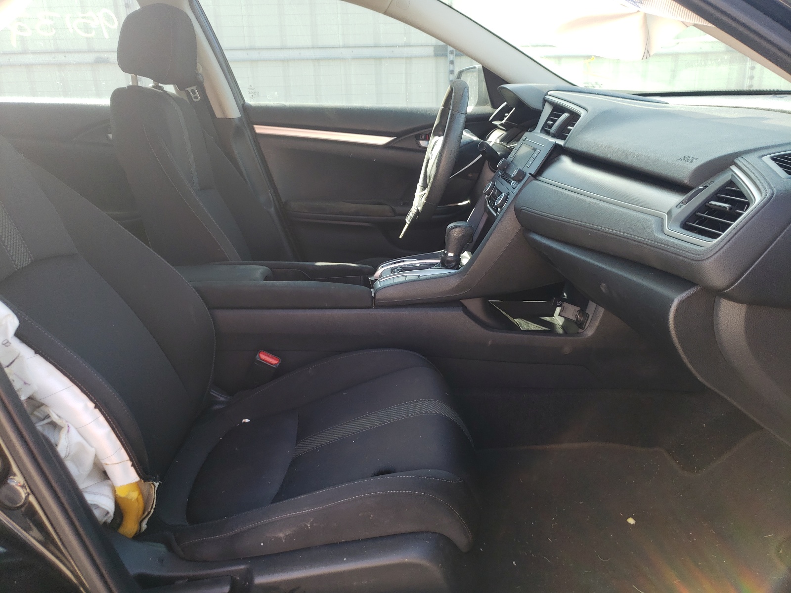 Photo 5 from auction – 2017 HONDA CIVIC LX with VIN 19XFC2F5XHE009498