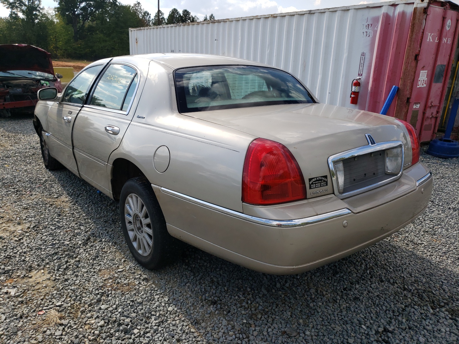 Zdjęcie 3 z aukcji – 2004 LINCOLN TOWN CAR E z VIN 1LNHM81W44Y669237
