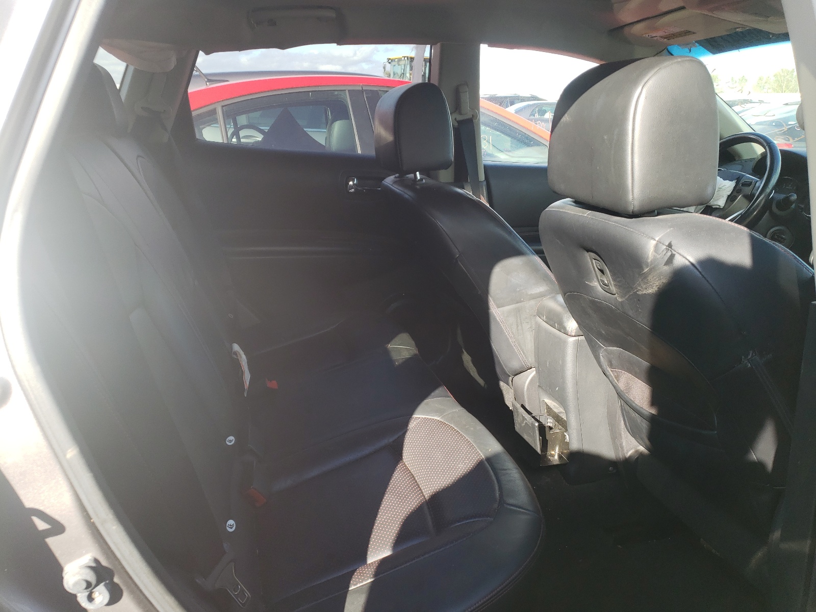Photo 6 from auction – 2011 NISSAN ROGUE S with VIN JN8AS5MT5BW565588