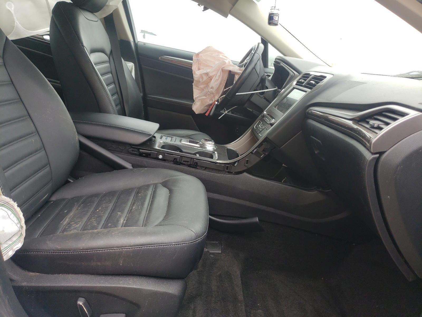 Photo 5 from auction – 2017 FORD FUSION SE with VIN 3FA6P0LU8HR409692