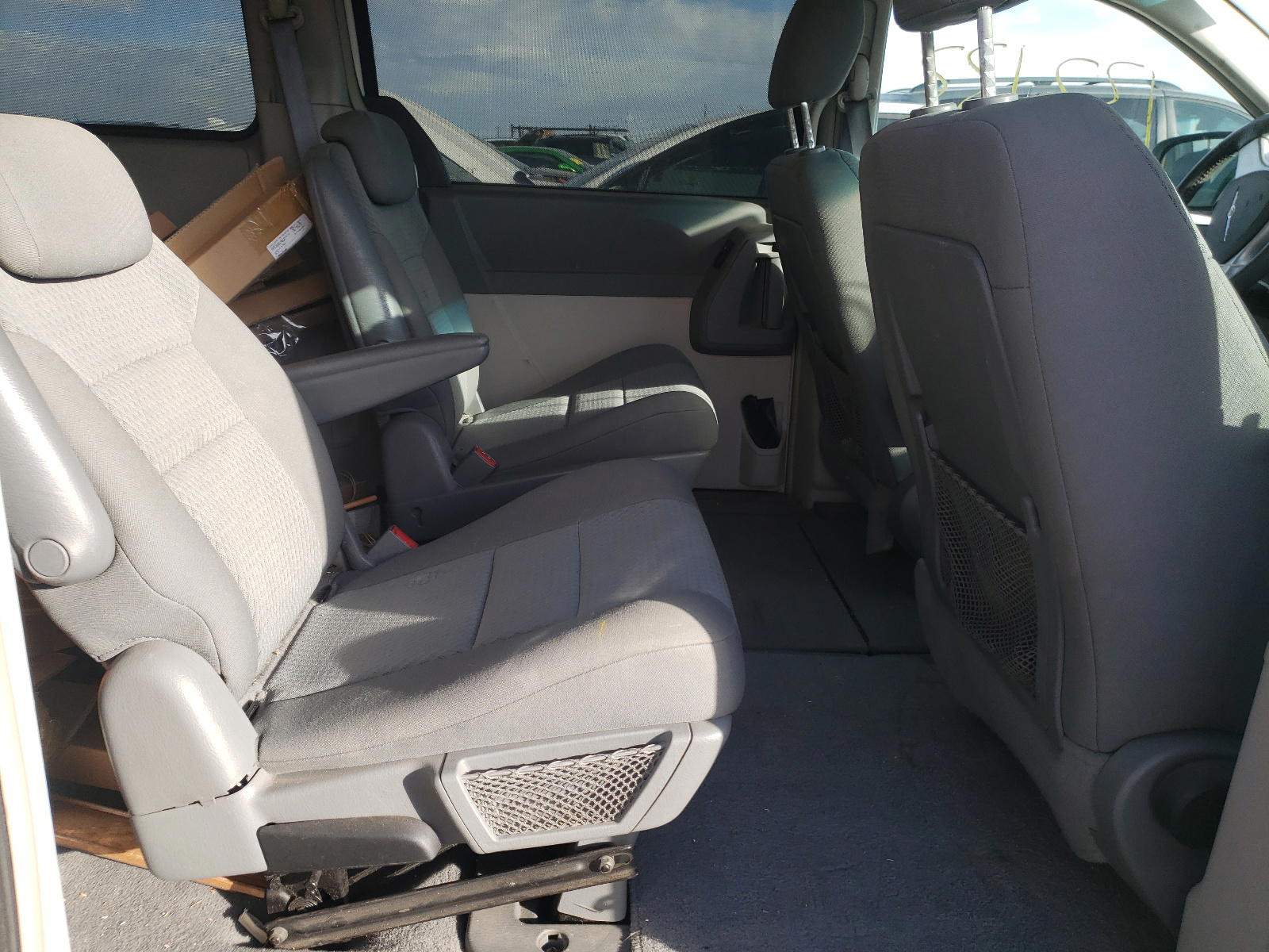 Photo 6 from auction – 2010 CHRYSLER TOWN AND C with VIN 2A4RR5D18AR192914