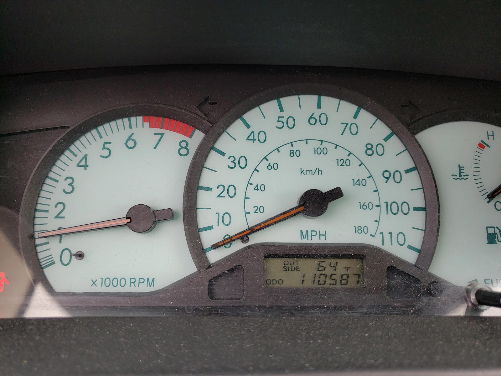 Photo 8 from auction – 2004 TOYOTA COROLLA with VIN JTDBR32E242039417