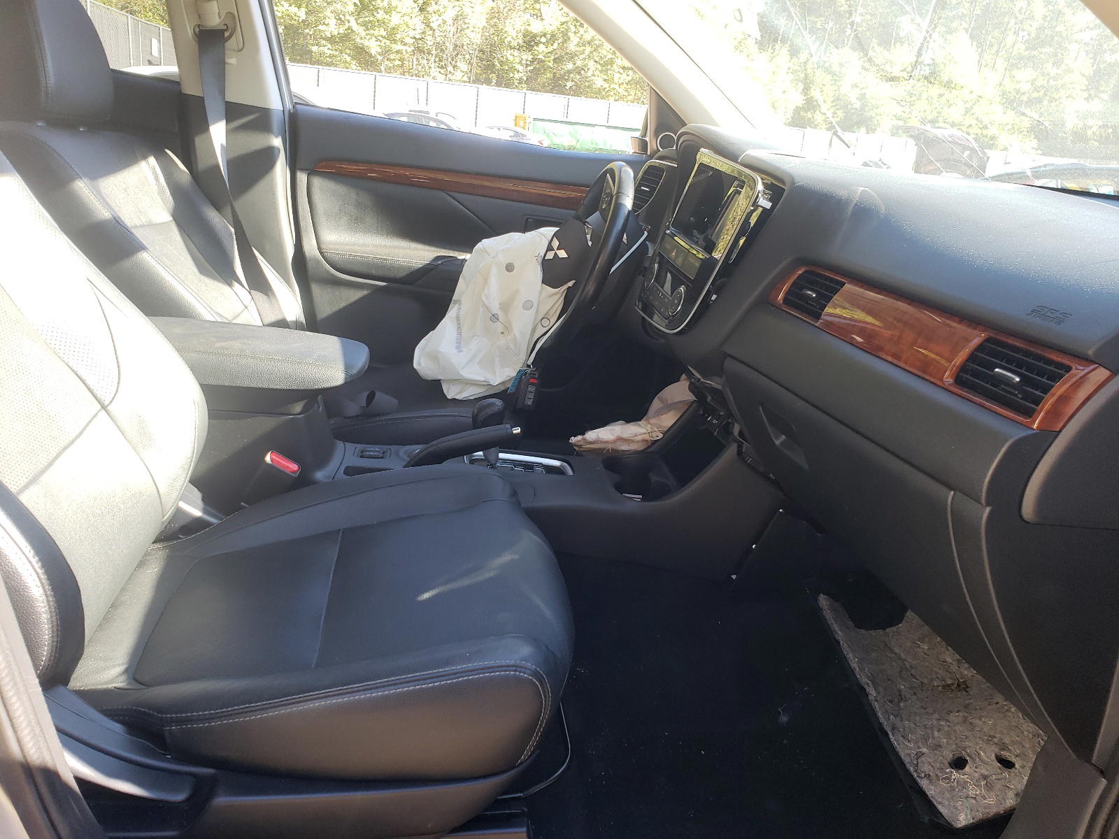 Photo 5 from auction – 2015 MITSUBISHI OUTLANDER with VIN JA4AZ3A30FZ004195