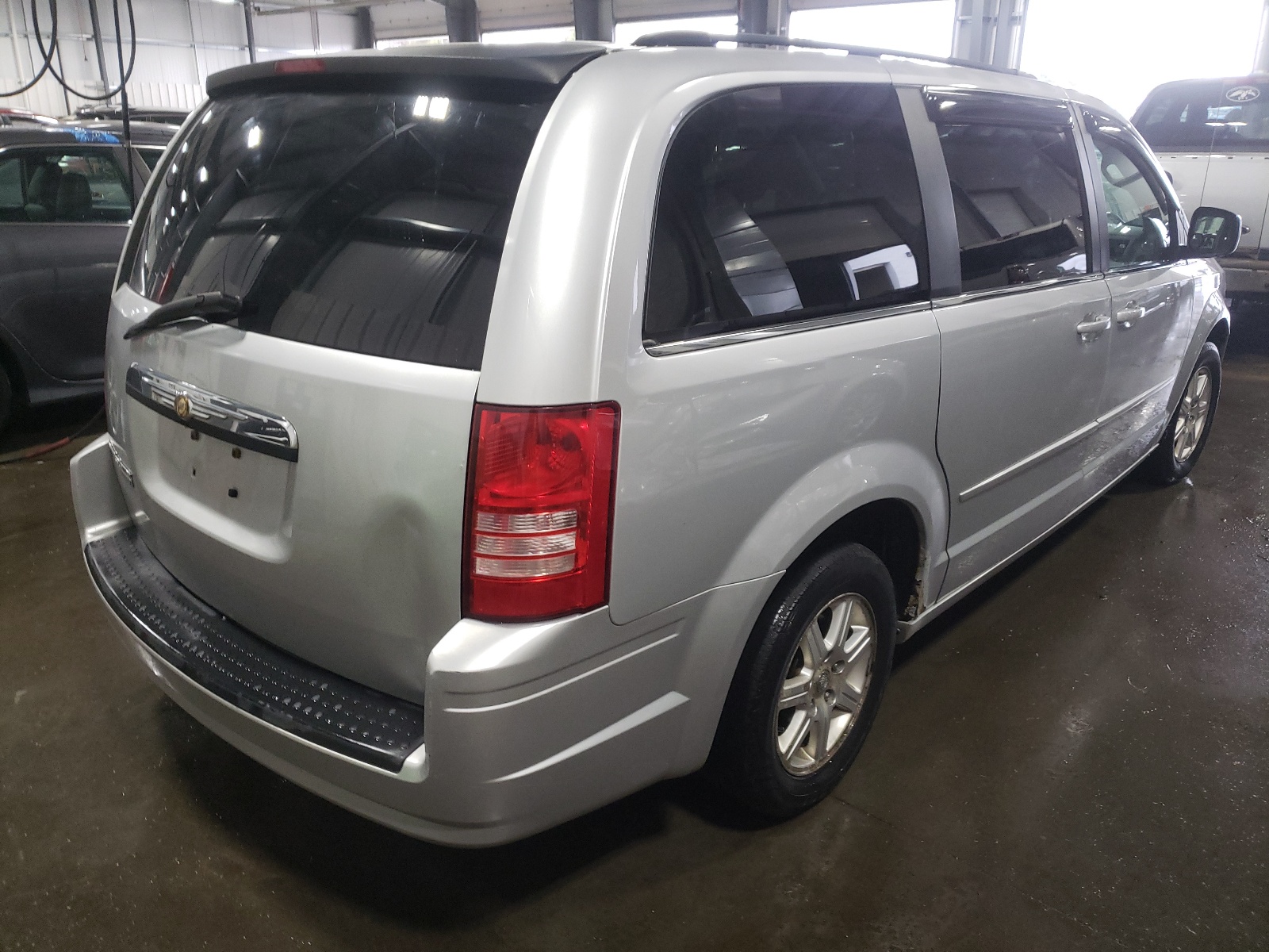 Photo 4 from auction – 2008 CHRYSLER TOWN & COU with VIN 2A8HR54P48R128961