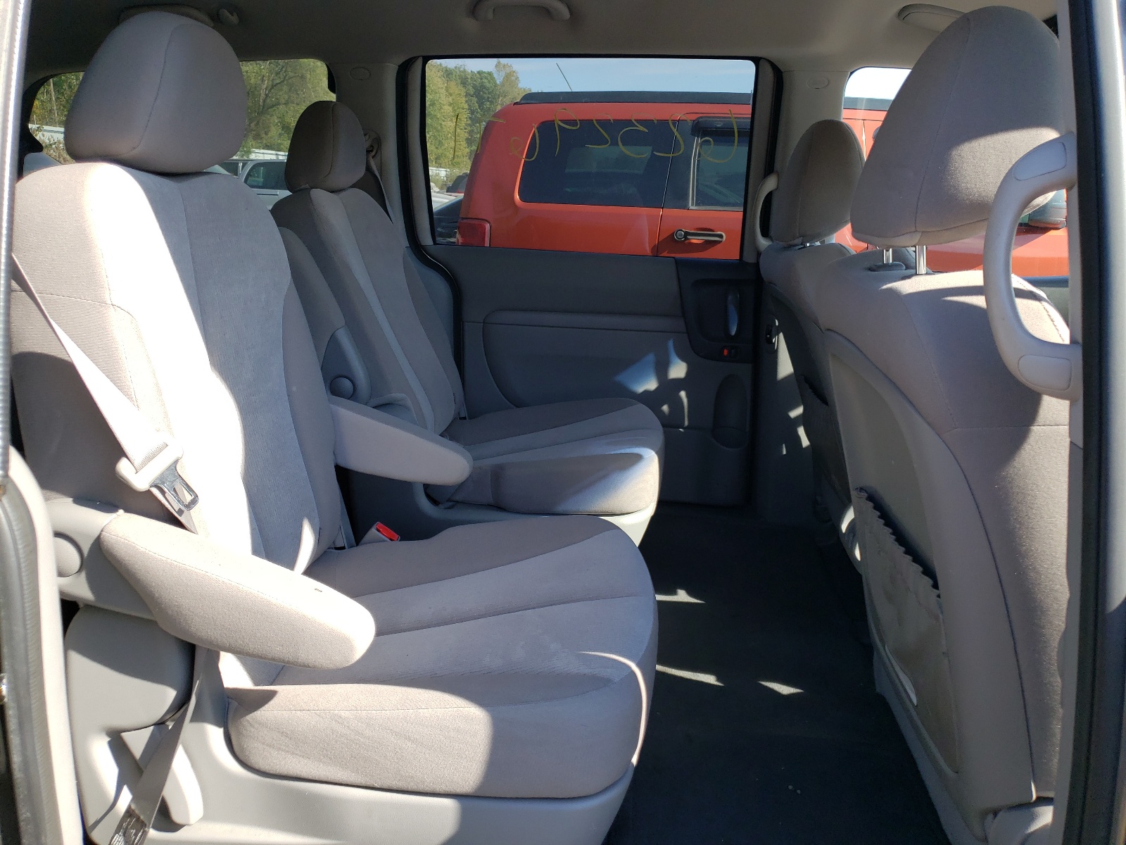 Photo 6 from auction – 2011 KIA SEDONA LX with VIN KNDMG4C79B6414567