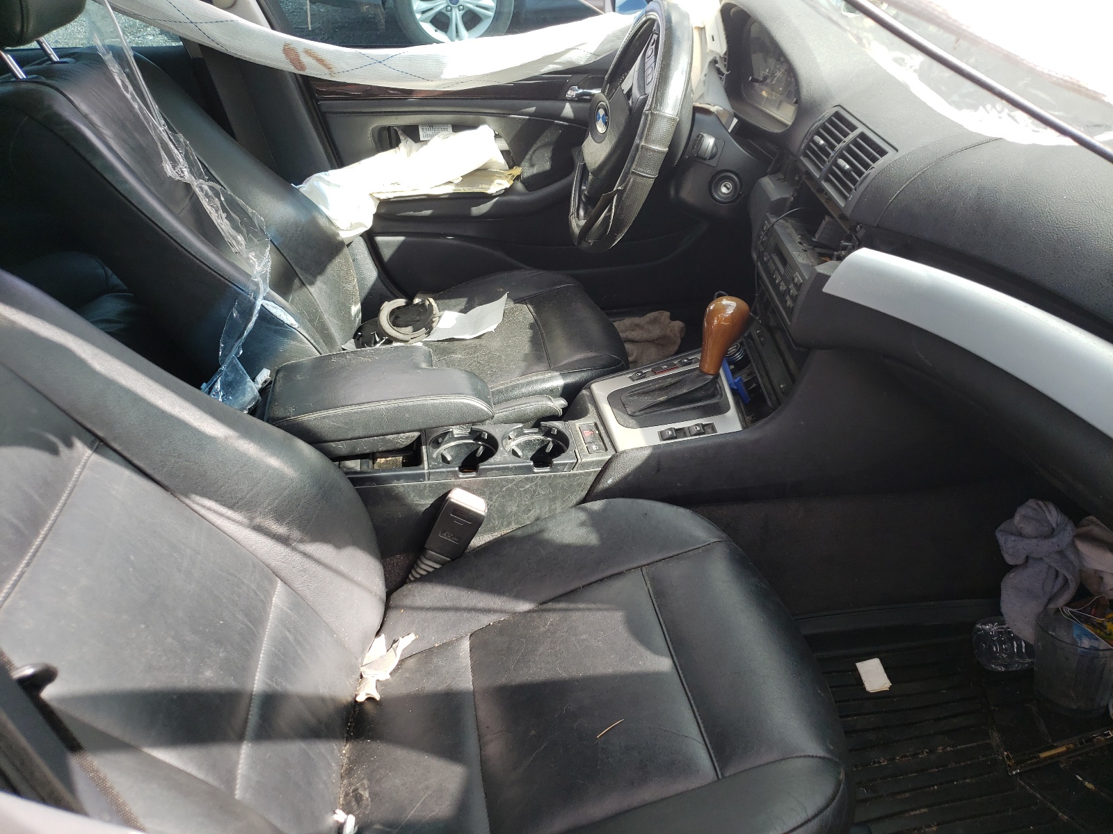 Photo 5 from auction – 2000 BMW 3 SERIES with VIN WBAAR3340YJM02811