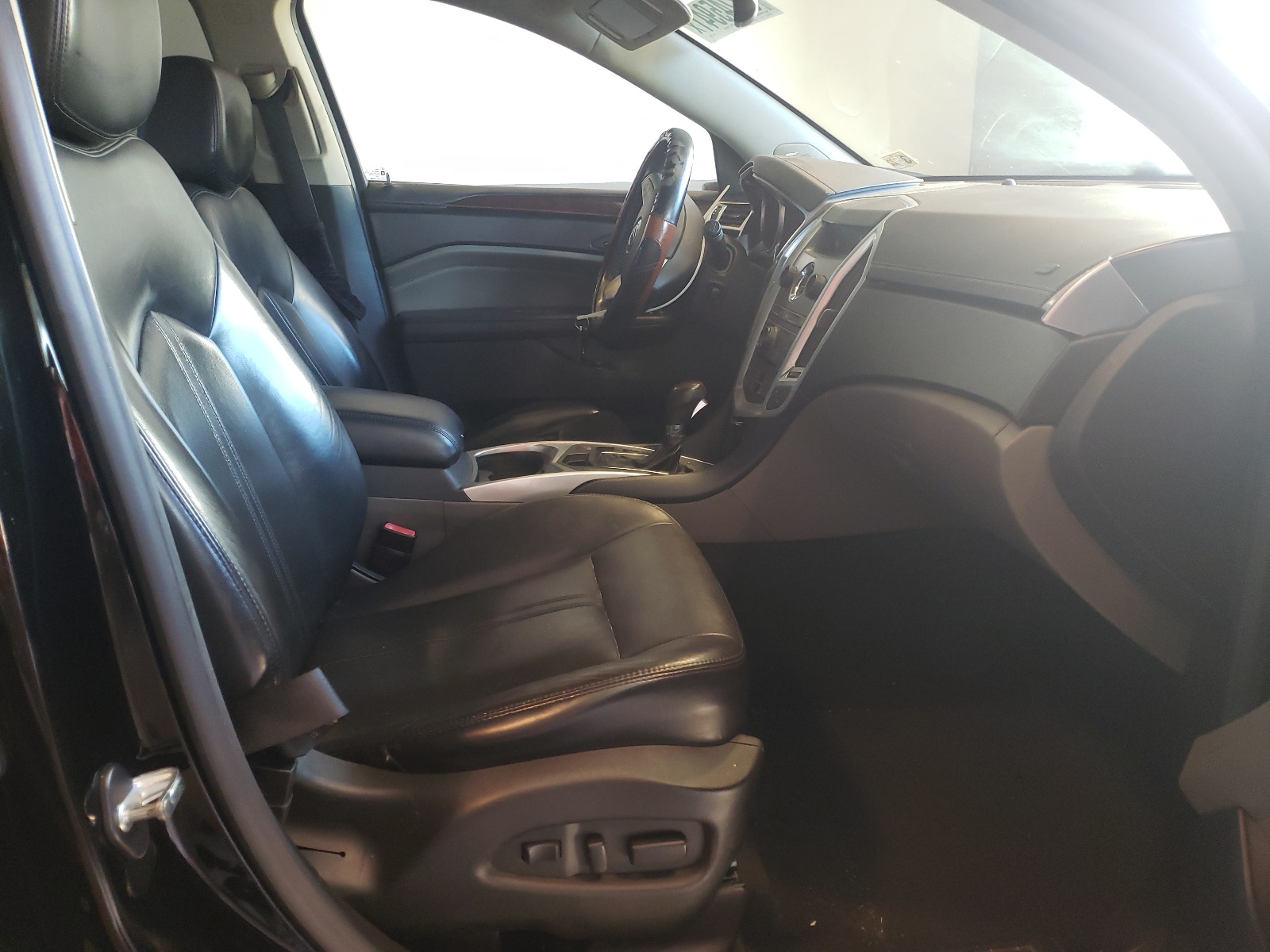 Photo 5 from auction – 2011 CADILLAC SRX LUXURY with VIN 3GYFNDEYXBS532671