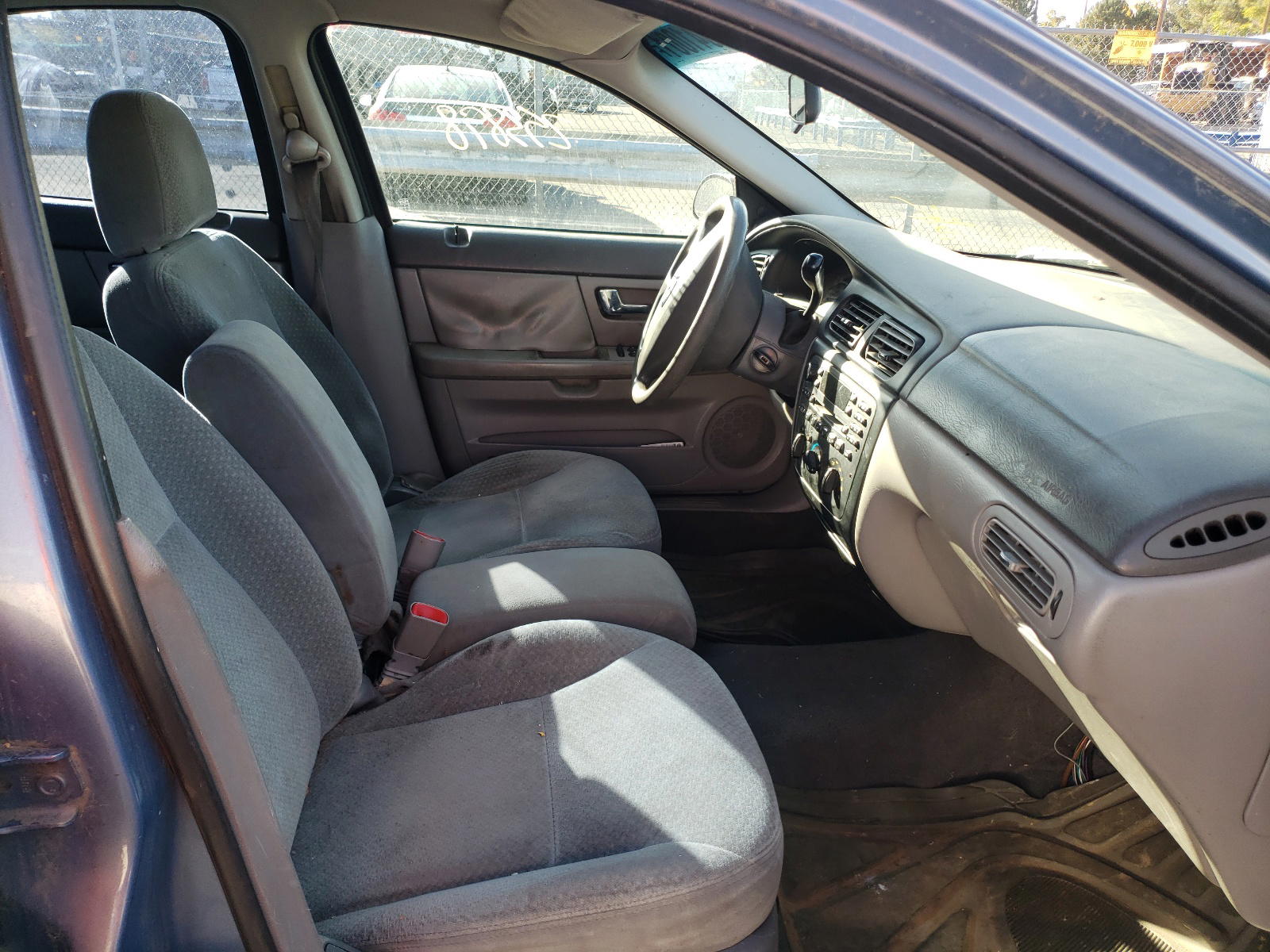 Photo 5 from auction – 2001 FORD TAURUS LX with VIN 1FAFP52U71G165481