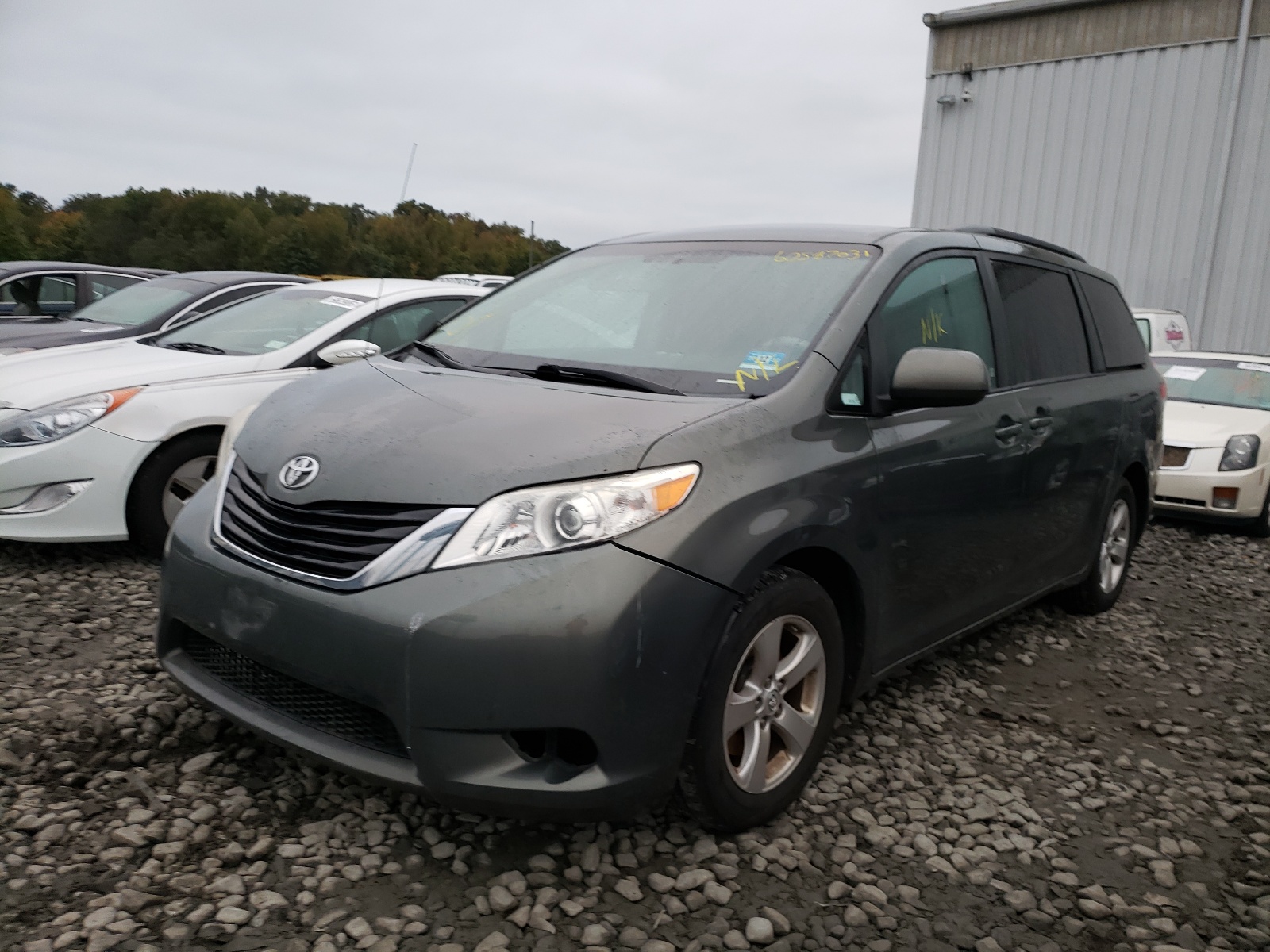 Photo 2 from auction – 2014 TOYOTA SIENNA LE with VIN 5TDKK3DC0ES422072