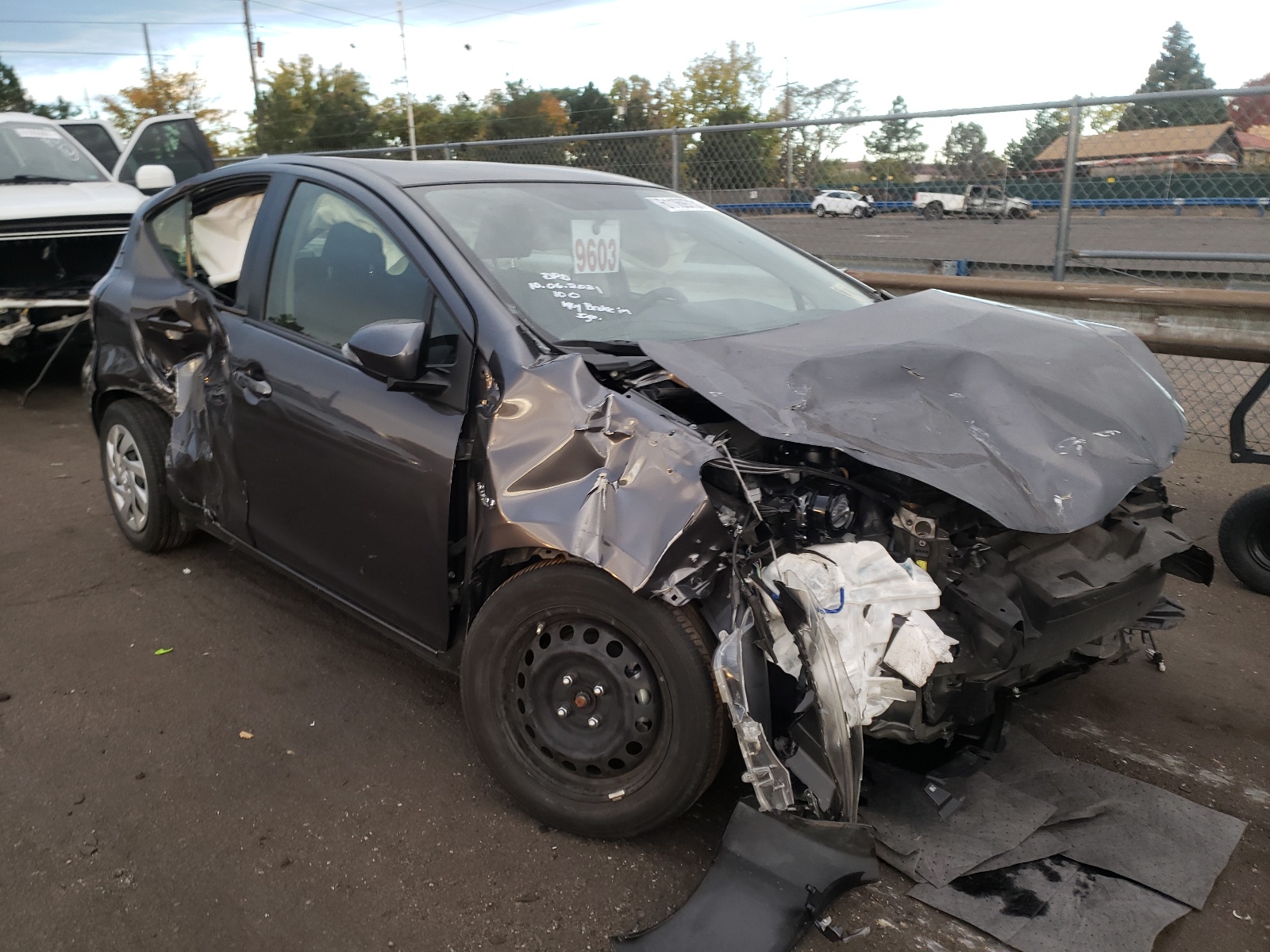 Photo 1 from auction – 2015 TOYOTA PRIUS C with VIN JTDKDTB37F1579660